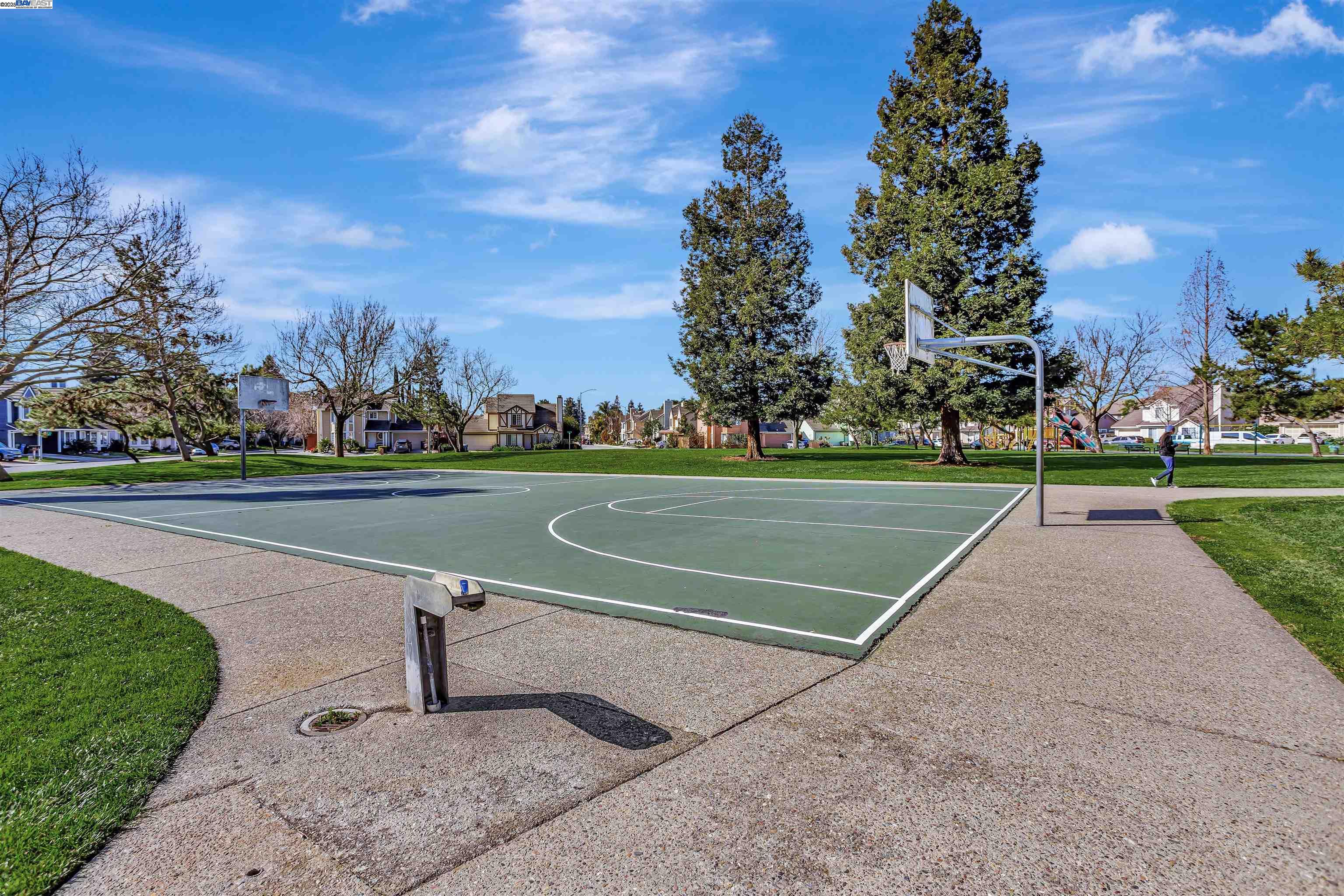 427 Summerwood Dr, Fremont, California 94536, 3 Bedrooms Bedrooms, 7 Rooms Rooms,2 BathroomsBathrooms,Residential,For Sale,427 Summerwood Dr,41095931