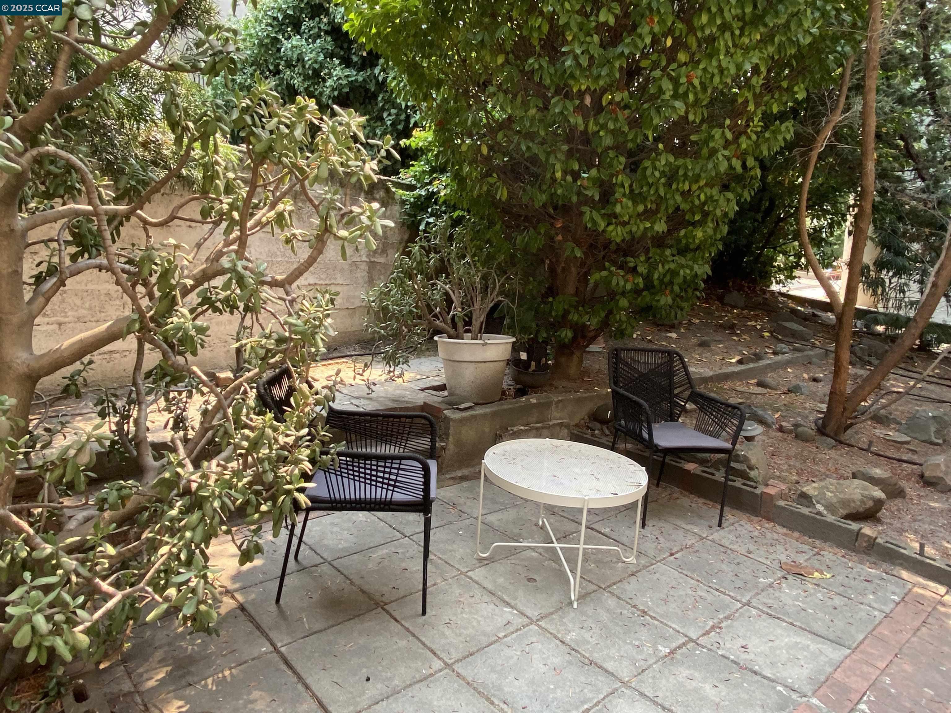 Detail Gallery Image 6 of 7 For 654 Beacon St #B,  Oakland,  CA 94610 - 1 Beds | 1 Baths