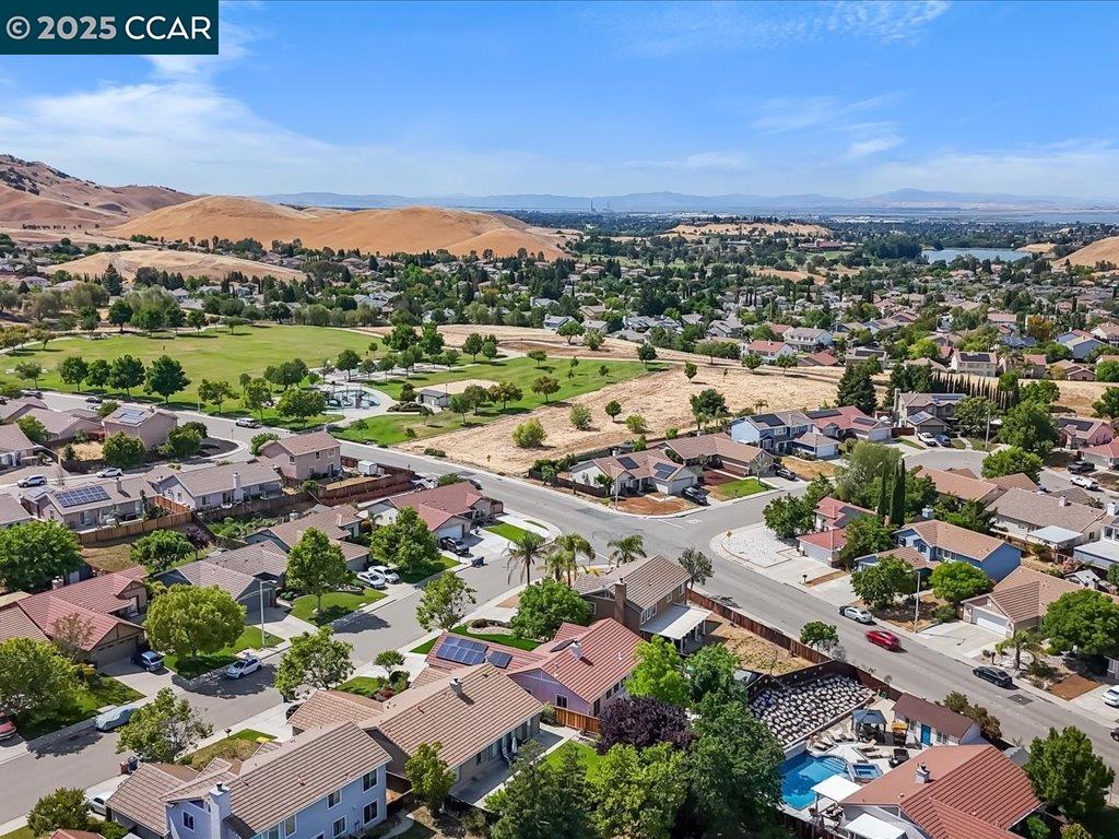 Detail Gallery Image 3 of 39 For 5207 Delta View Way, Antioch,  CA 94531 - 3 Beds | 2 Baths