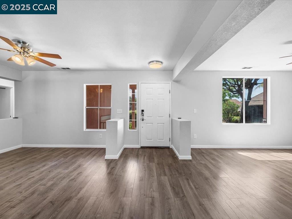 Detail Gallery Image 4 of 39 For 5207 Delta View Way, Antioch,  CA 94531 - 3 Beds | 2 Baths
