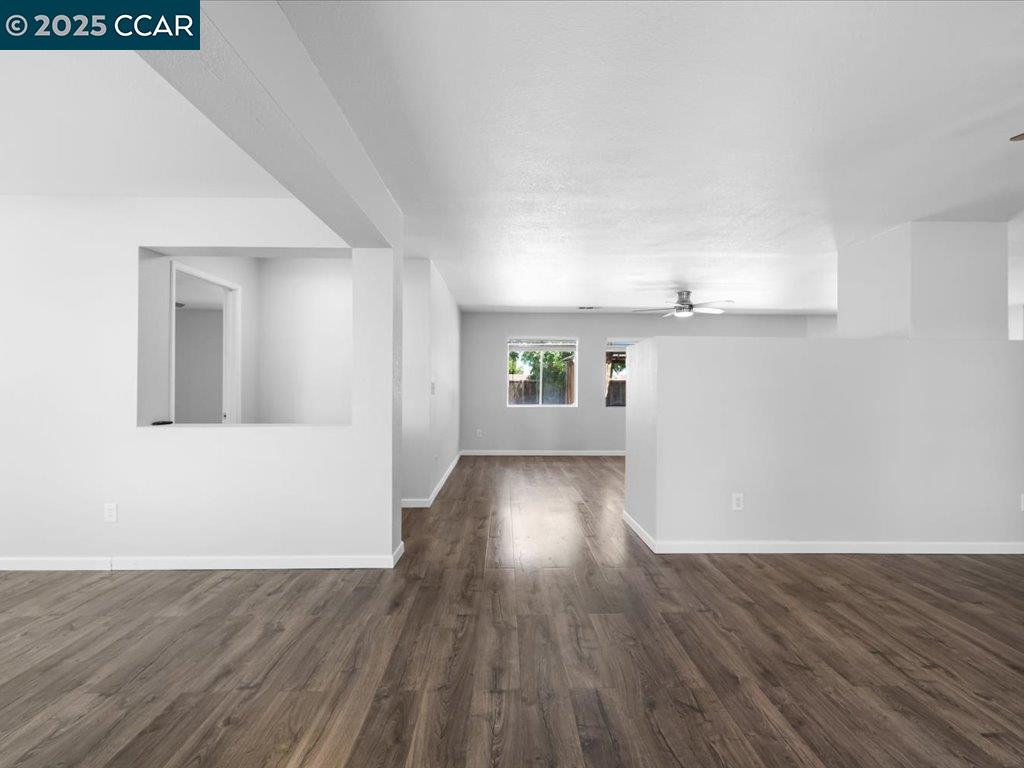 Detail Gallery Image 5 of 39 For 5207 Delta View Way, Antioch,  CA 94531 - 3 Beds | 2 Baths