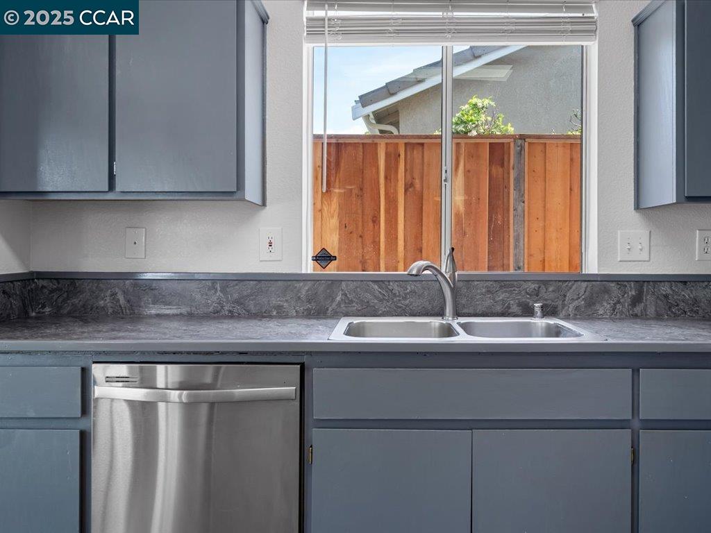 Detail Gallery Image 10 of 39 For 5207 Delta View Way, Antioch,  CA 94531 - 3 Beds | 2 Baths