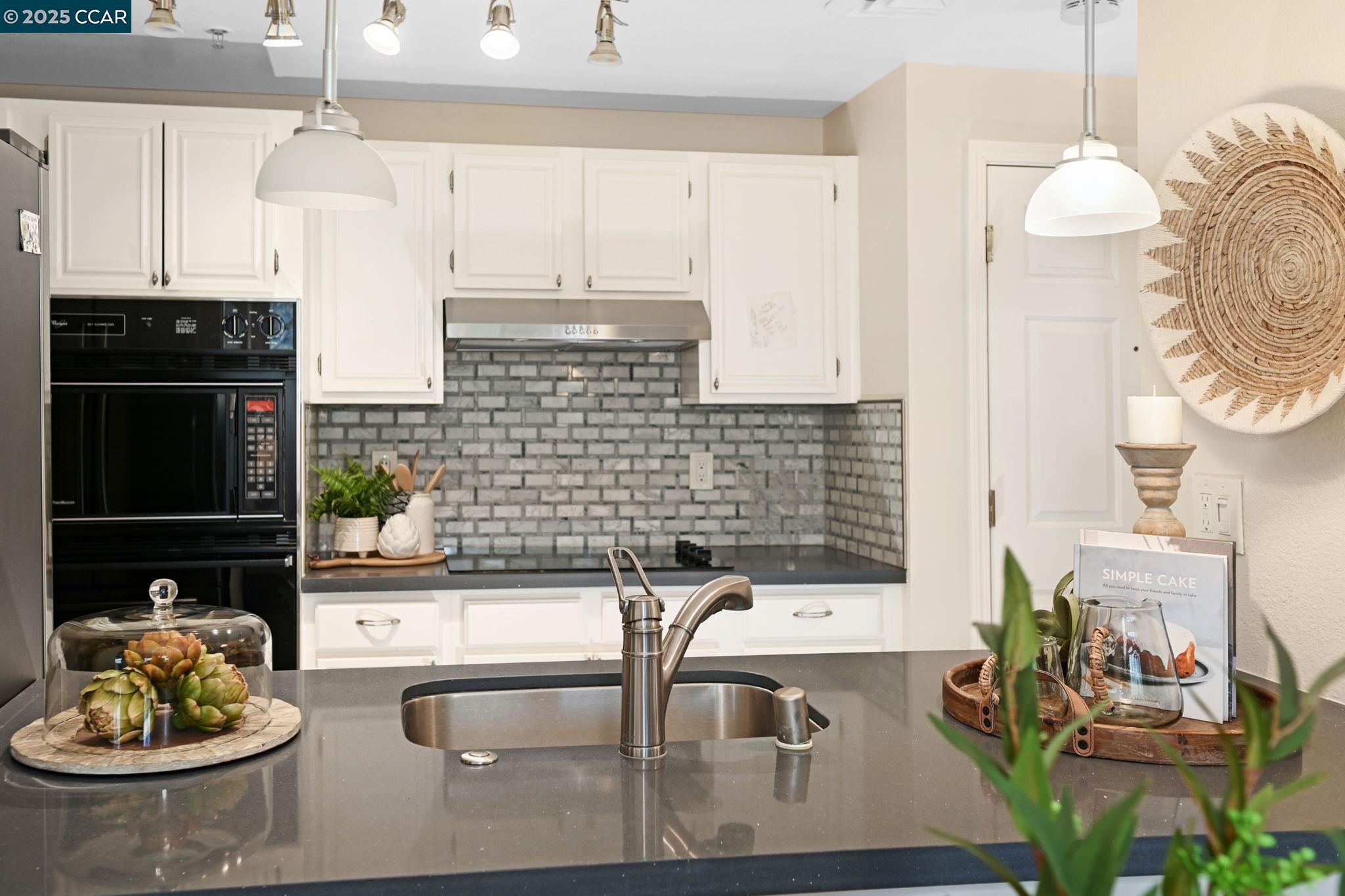 Detail Gallery Image 12 of 28 For 1840 Tice Creek Dr #2132,  Walnut Creek,  CA 94595 - 2 Beds | 2 Baths