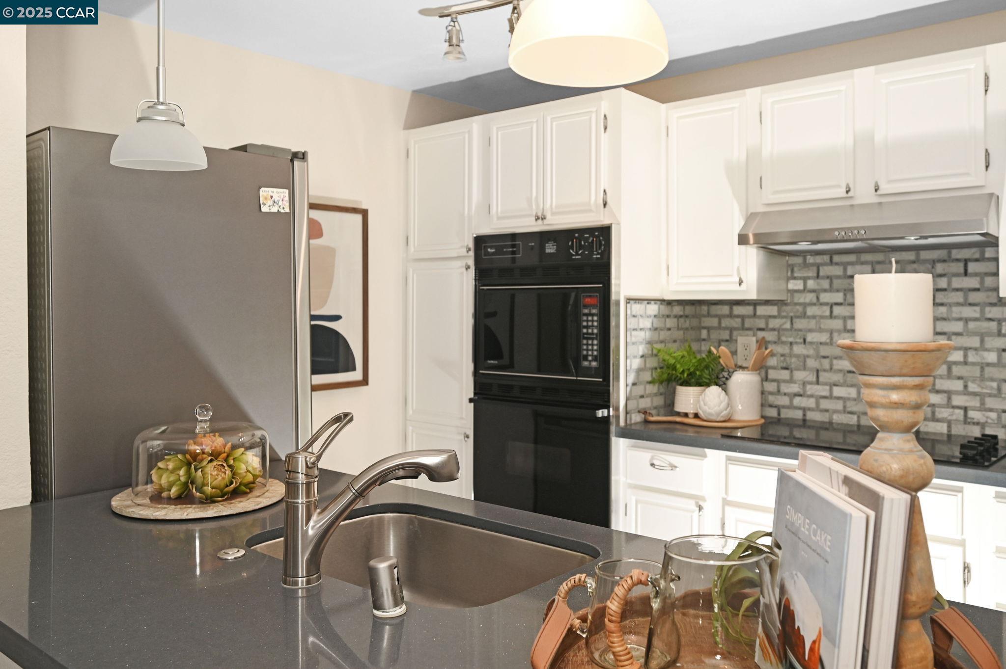 Detail Gallery Image 22 of 28 For 1840 Tice Creek Dr #2132,  Walnut Creek,  CA 94595 - 2 Beds | 2 Baths