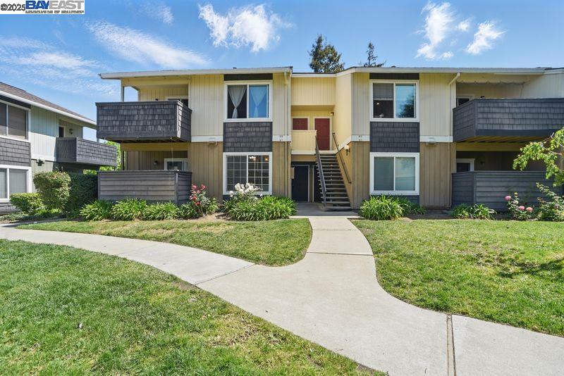 Detail Gallery Image 1 of 30 For 2575 Easton Way #87,  San Jose,  CA 95133-2646 - 2 Beds | 2 Baths