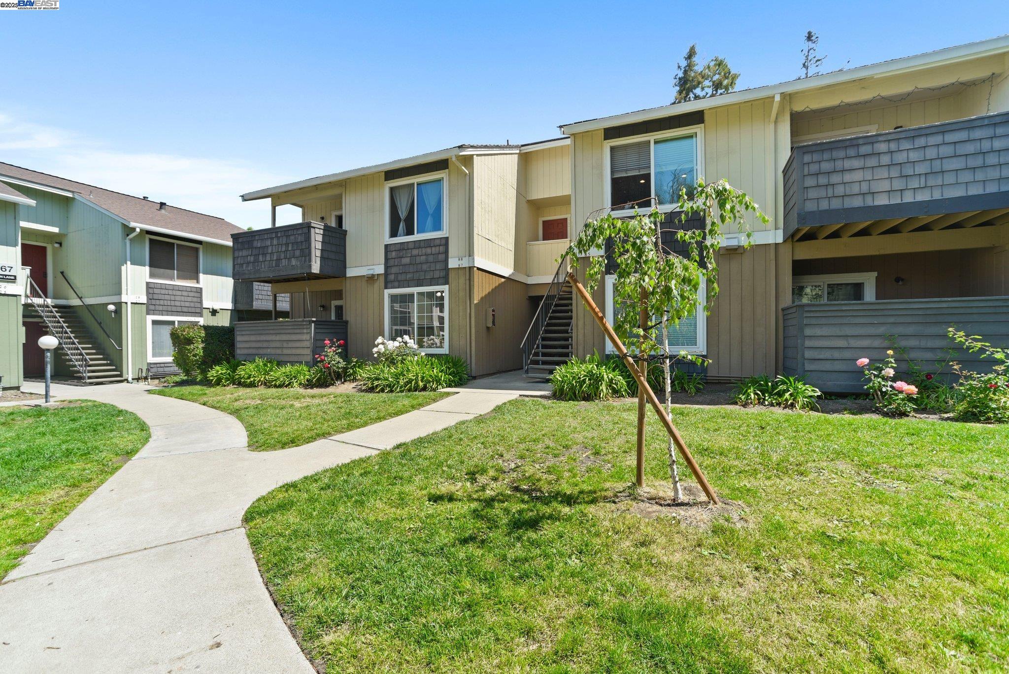 Detail Gallery Image 2 of 30 For 2575 Easton Way #87,  San Jose,  CA 95133-2646 - 2 Beds | 2 Baths