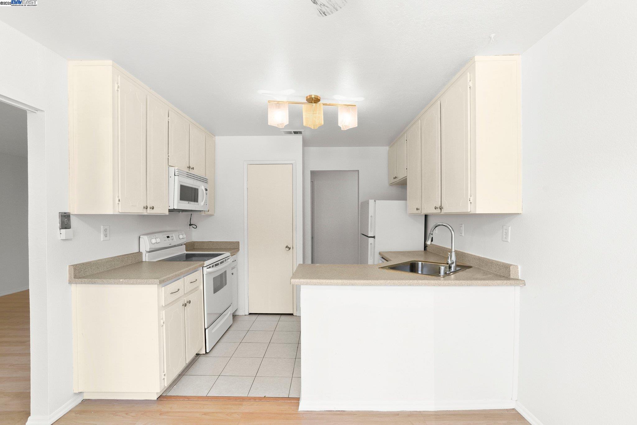 Detail Gallery Image 11 of 30 For 2575 Easton Way #87,  San Jose,  CA 95133-2646 - 2 Beds | 2 Baths