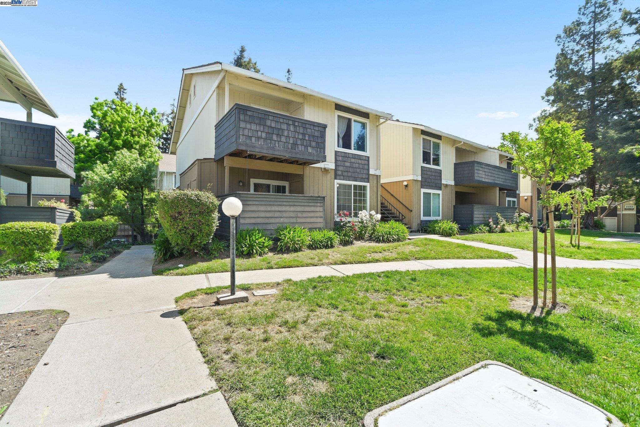 Detail Gallery Image 3 of 30 For 2575 Easton Way #87,  San Jose,  CA 95133-2646 - 2 Beds | 2 Baths