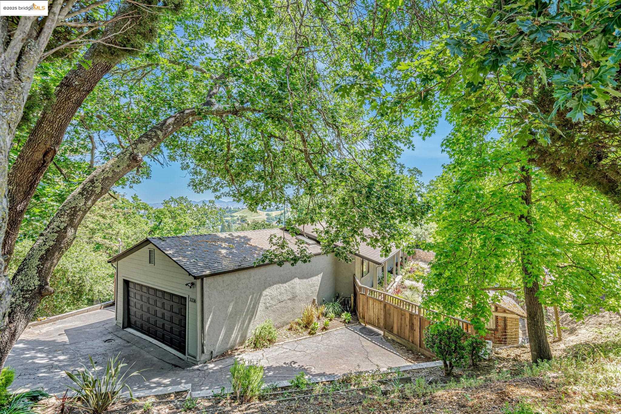 Detail Gallery Image 1 of 46 For 3336 Oak Ct, Lafayette,  CA 94549 - 4 Beds | 3 Baths