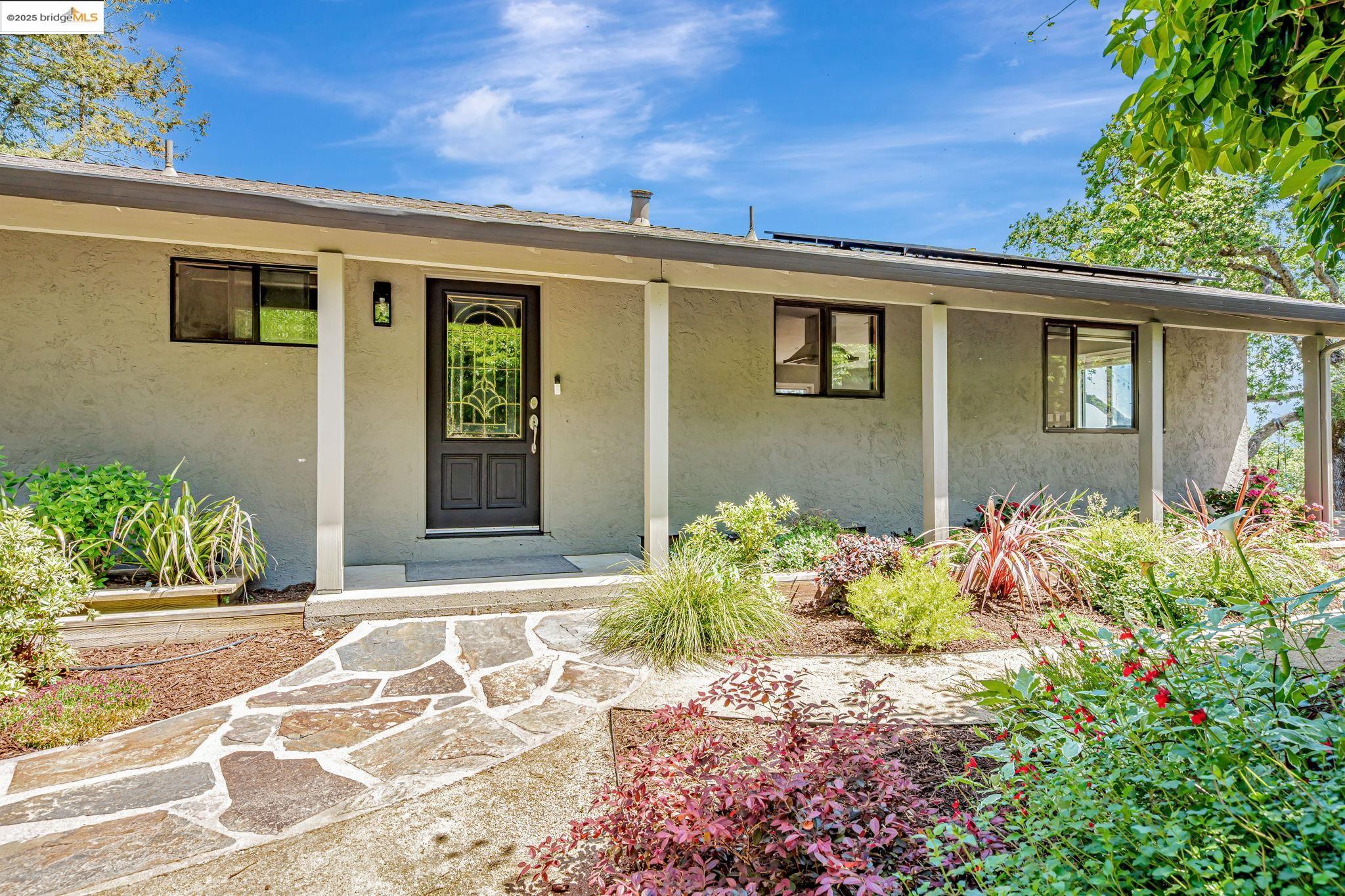 Detail Gallery Image 2 of 46 For 3336 Oak Ct, Lafayette,  CA 94549 - 4 Beds | 3 Baths