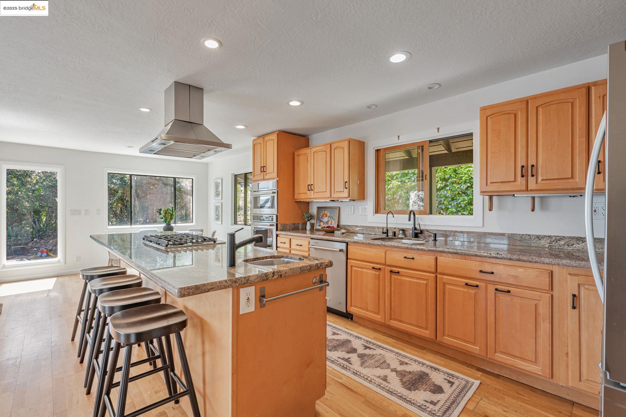 Detail Gallery Image 12 of 46 For 3336 Oak Ct, Lafayette,  CA 94549 - 4 Beds | 3 Baths