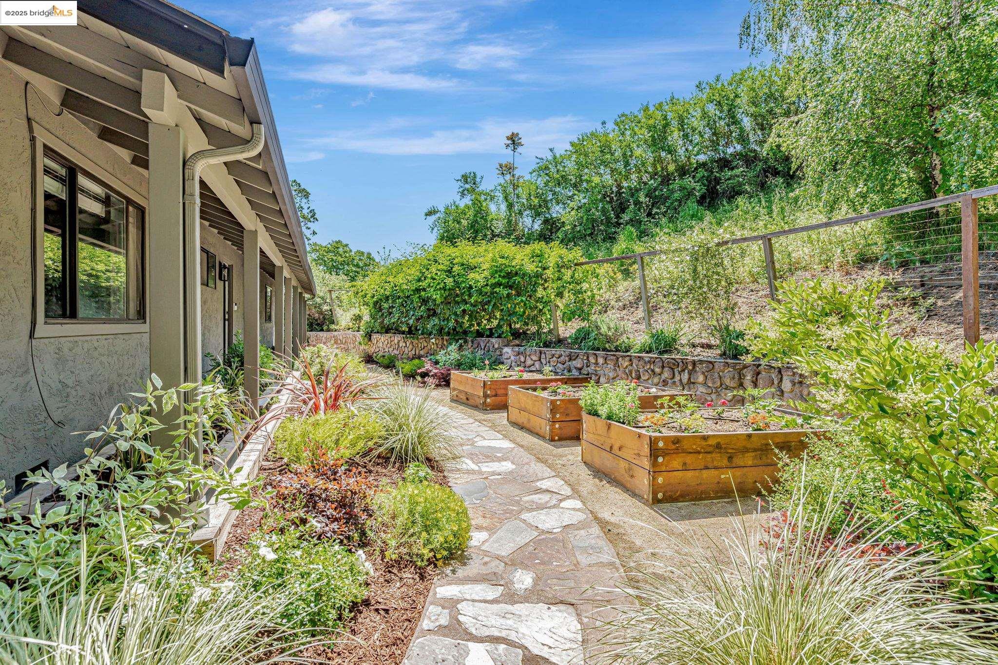 Detail Gallery Image 3 of 46 For 3336 Oak Ct, Lafayette,  CA 94549 - 4 Beds | 3 Baths