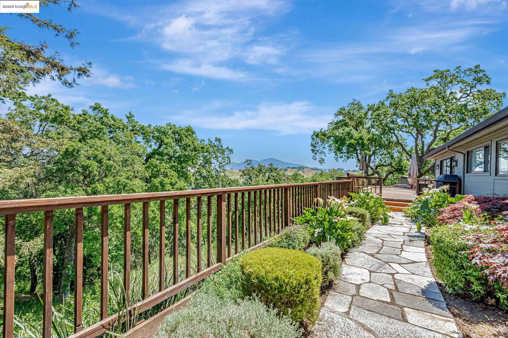 Detail Gallery Image 21 of 46 For 3336 Oak Ct, Lafayette,  CA 94549 - 4 Beds | 3 Baths