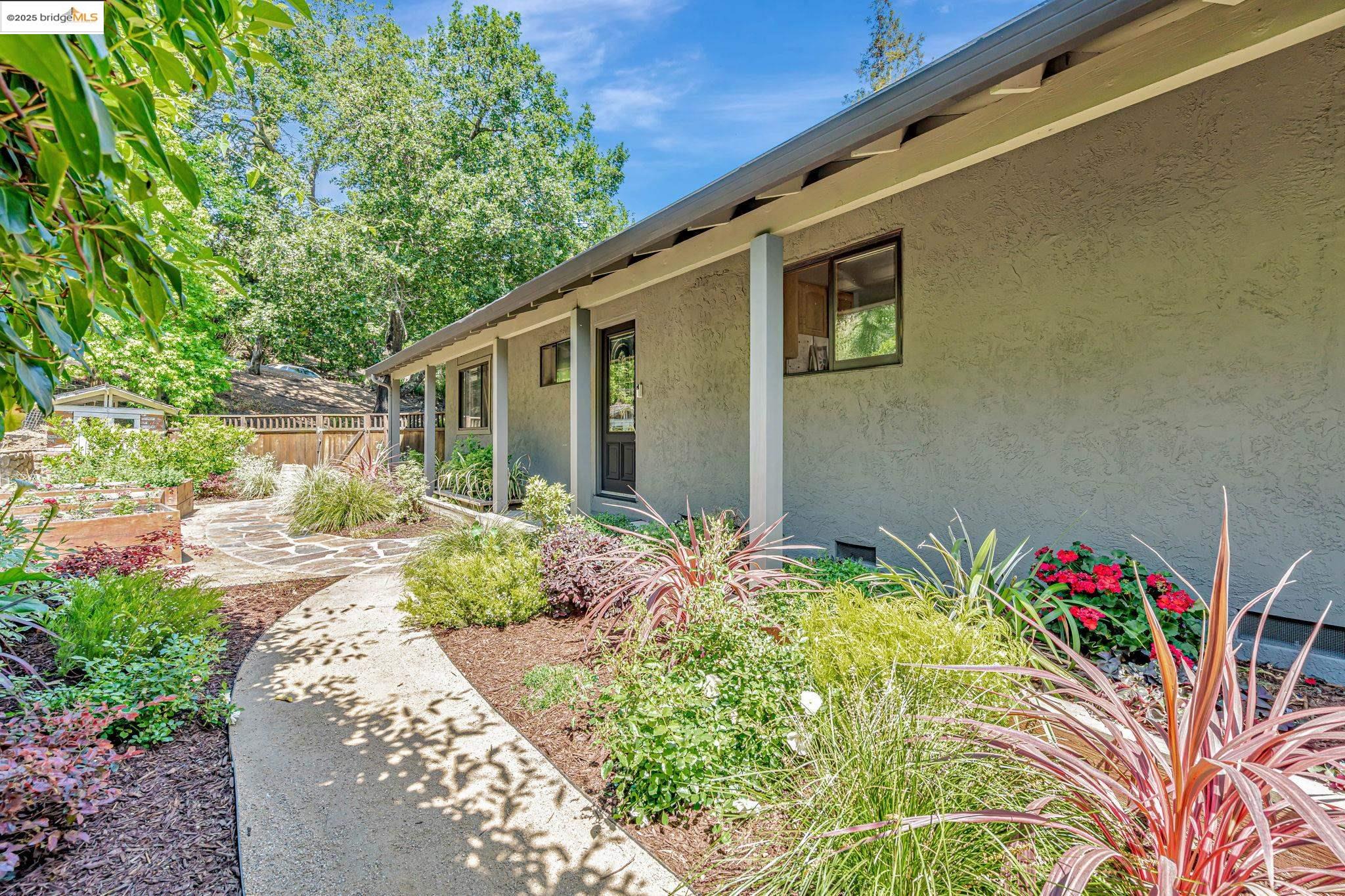 Detail Gallery Image 4 of 46 For 3336 Oak Ct, Lafayette,  CA 94549 - 4 Beds | 3 Baths