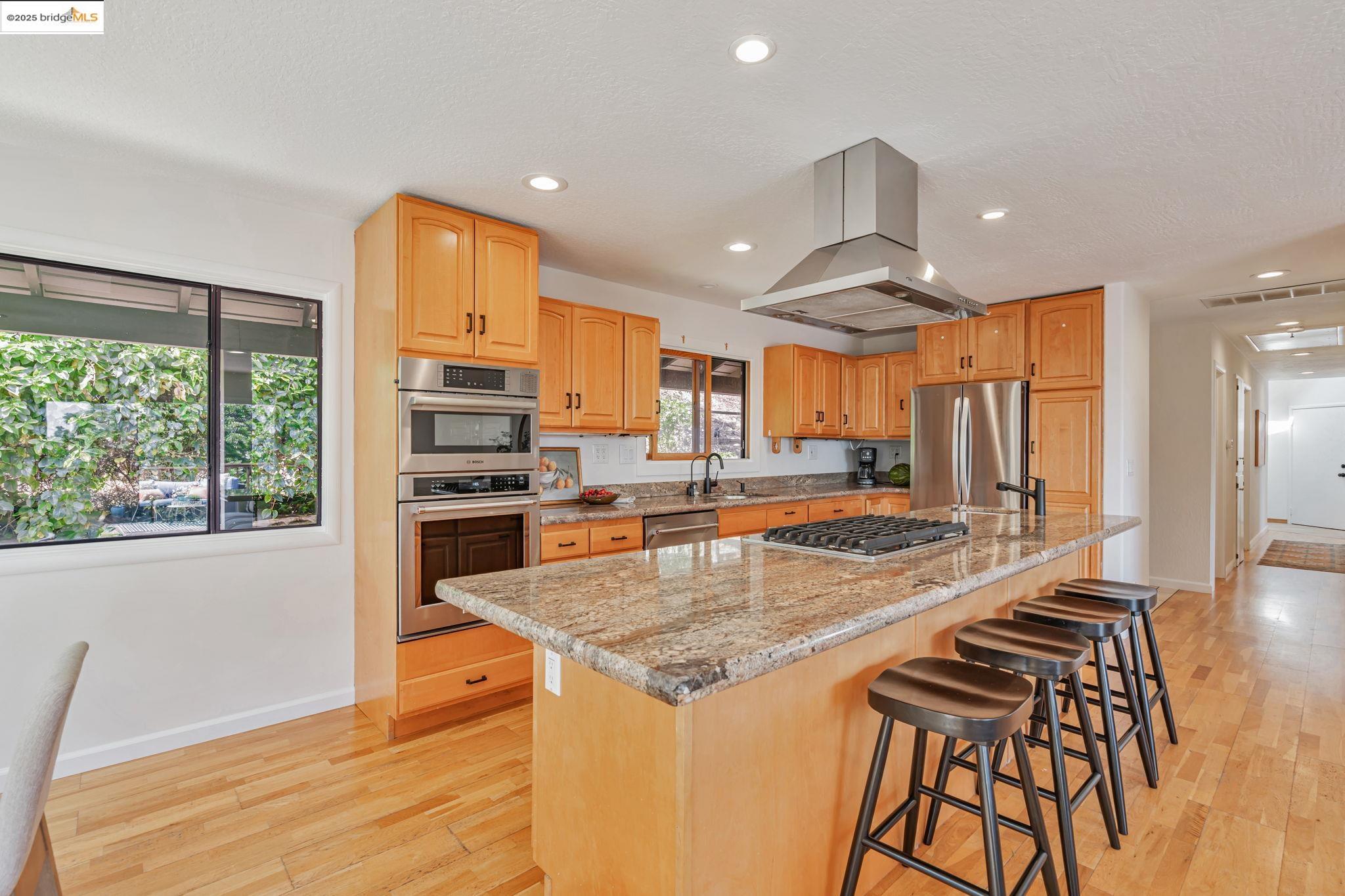 Detail Gallery Image 10 of 46 For 3336 Oak Ct, Lafayette,  CA 94549 - 4 Beds | 3 Baths