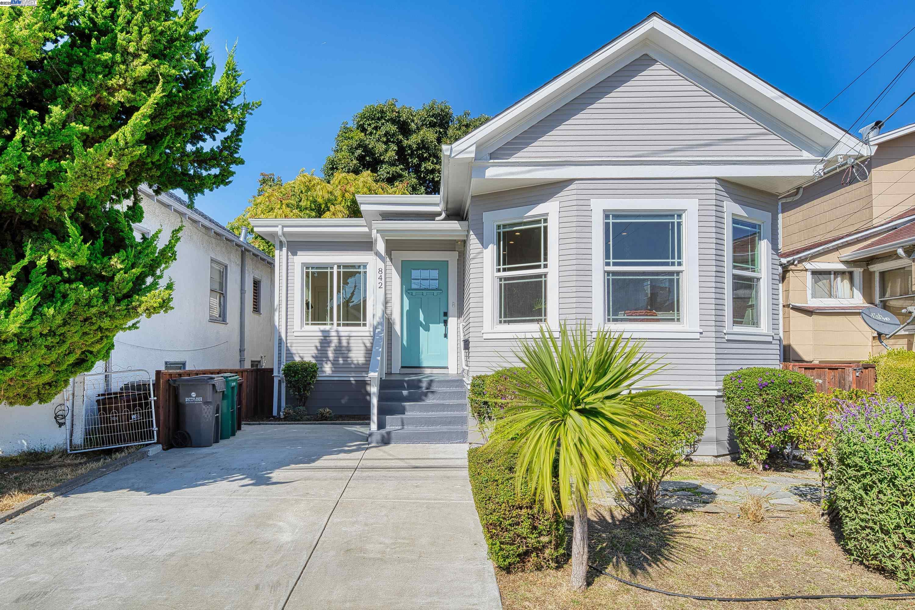 Detail Gallery Image 1 of 1 For 842 46th St, Oakland,  CA 94608 - 2 Beds | 1 Baths