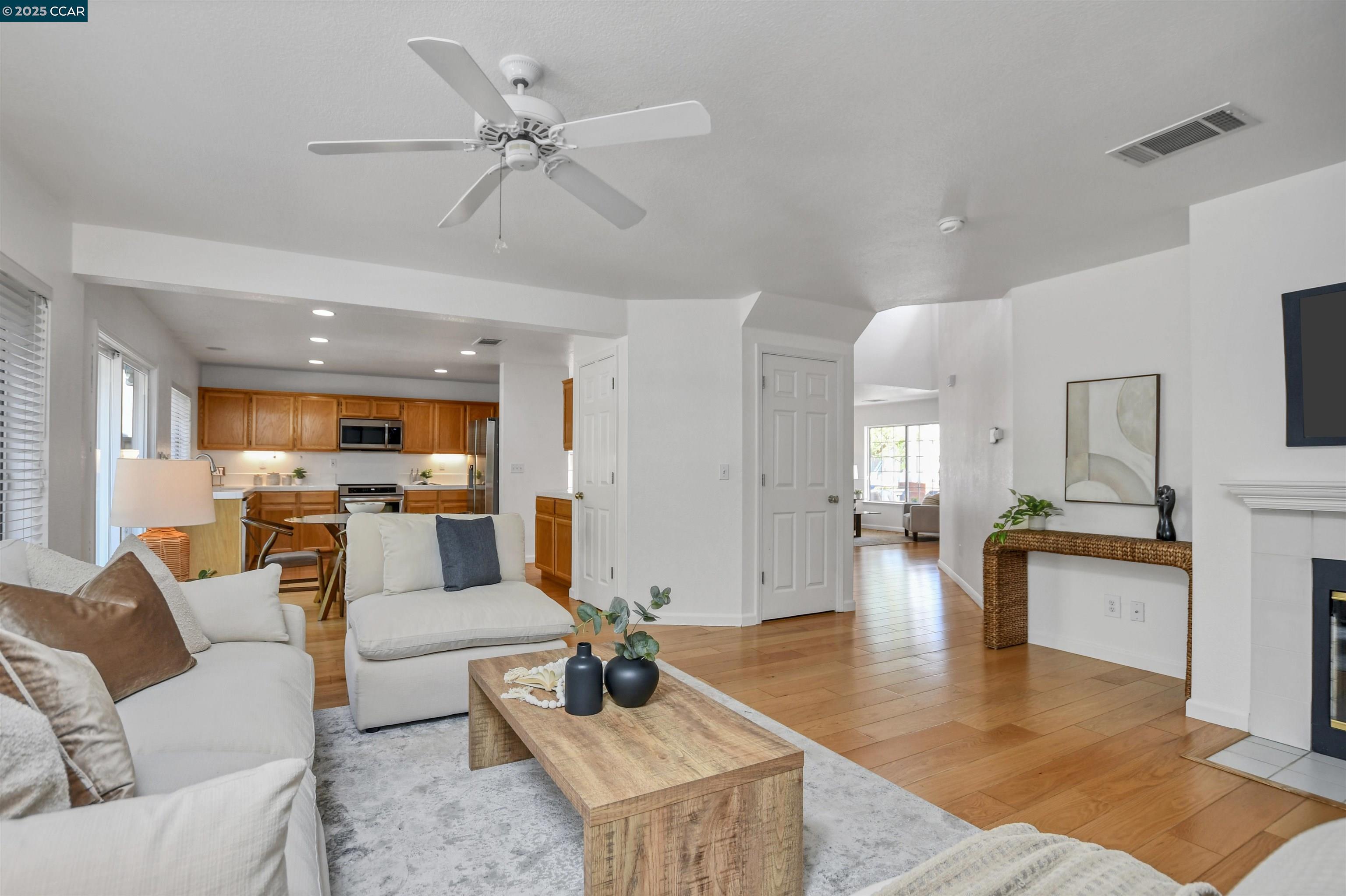 Detail Gallery Image 16 of 45 For 276 Oakwood Cir, Martinez,  CA 94553 - 6 Beds | 3 Baths