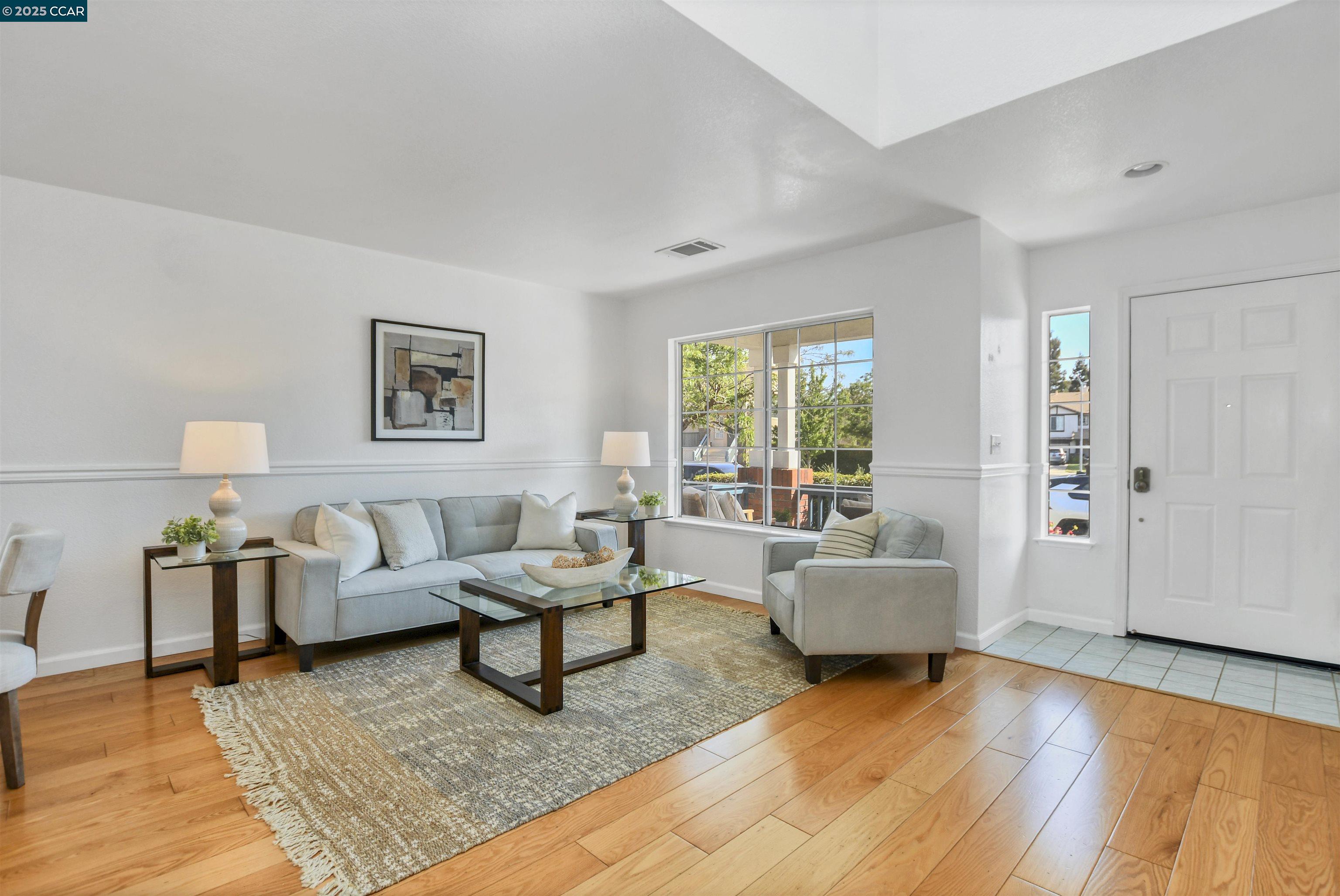 Detail Gallery Image 5 of 45 For 276 Oakwood Cir, Martinez,  CA 94553 - 6 Beds | 3 Baths