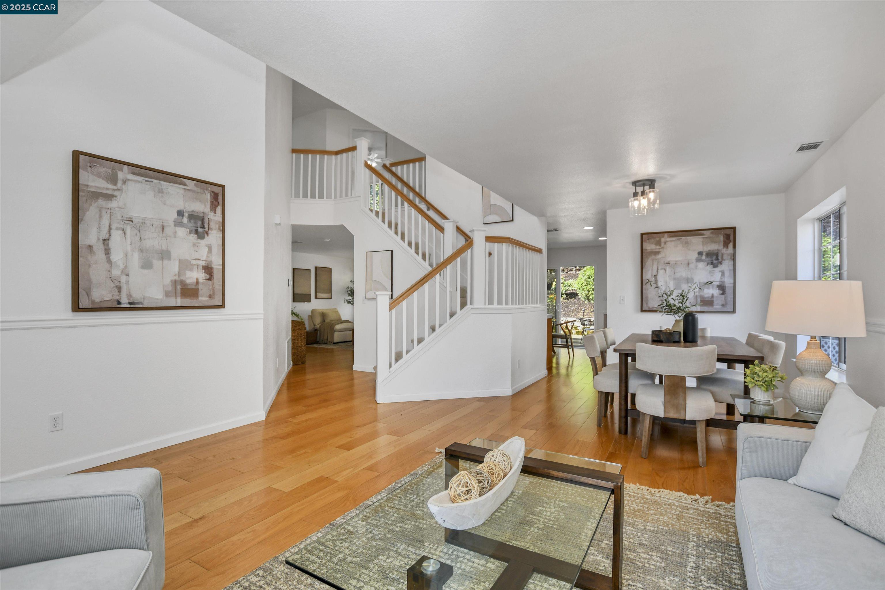 Detail Gallery Image 7 of 45 For 276 Oakwood Cir, Martinez,  CA 94553 - 6 Beds | 3 Baths