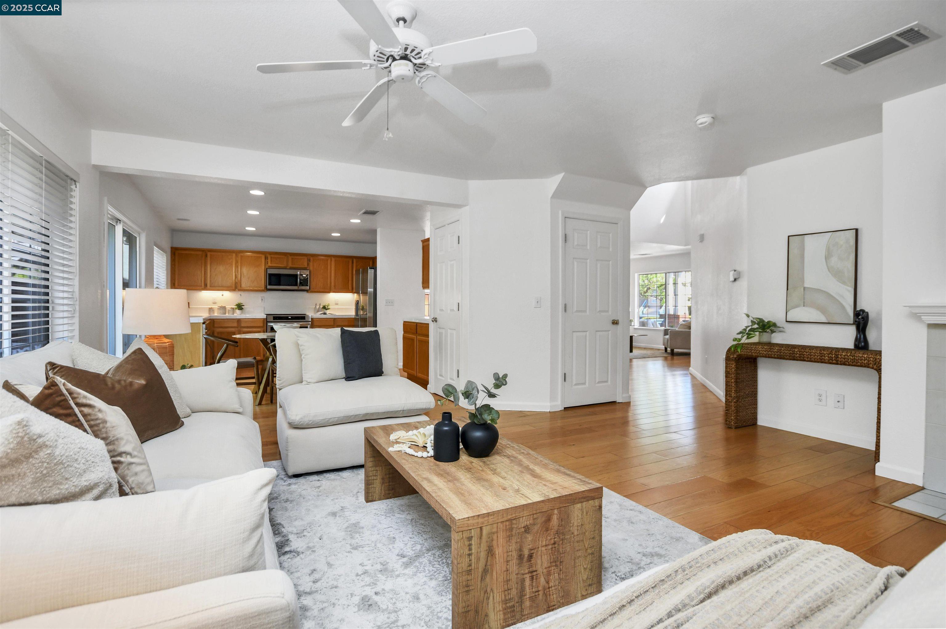 Detail Gallery Image 10 of 45 For 276 Oakwood Cir, Martinez,  CA 94553 - 6 Beds | 3 Baths