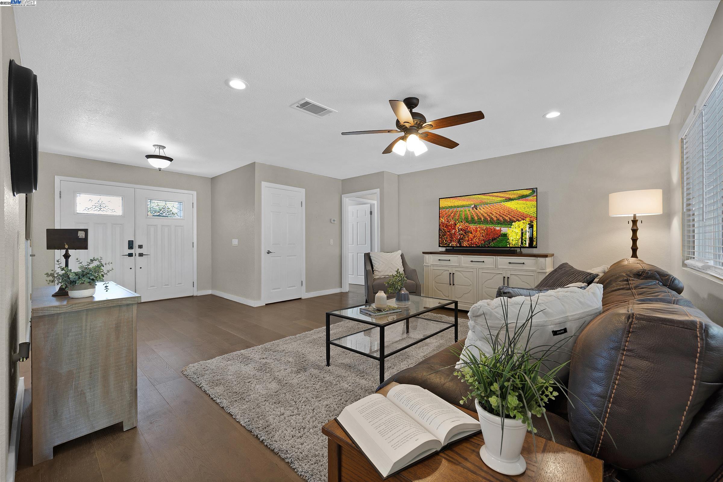 Detail Gallery Image 7 of 29 For 17 Helix Ct, San Ramon,  CA 94583 - 3 Beds | 2 Baths