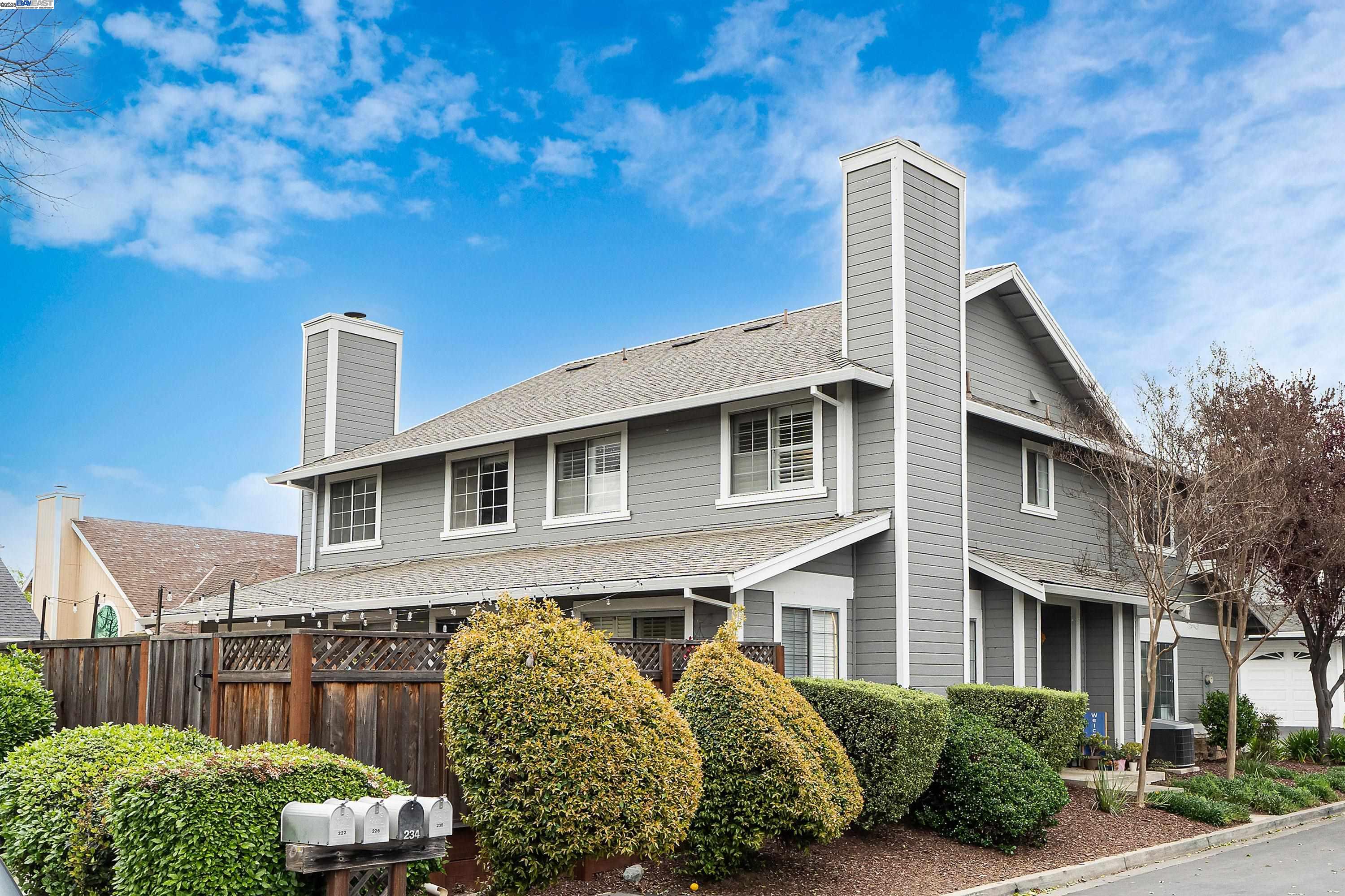 Detail Gallery Image 2 of 40 For 238 Mavis Dr, Pleasanton,  CA 94566 - 3 Beds | 2/1 Baths