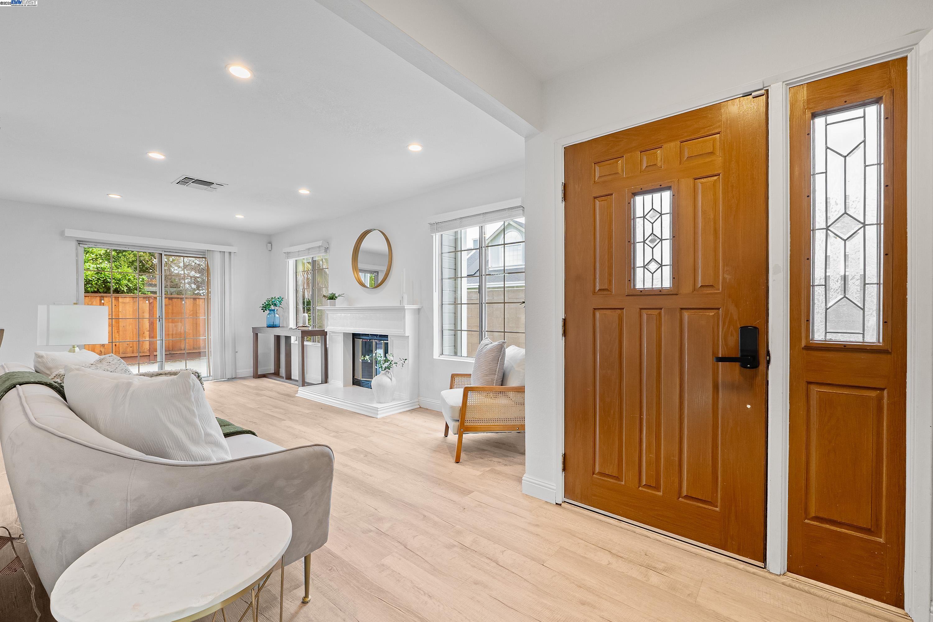 Detail Gallery Image 6 of 40 For 238 Mavis Dr, Pleasanton,  CA 94566 - 3 Beds | 2/1 Baths