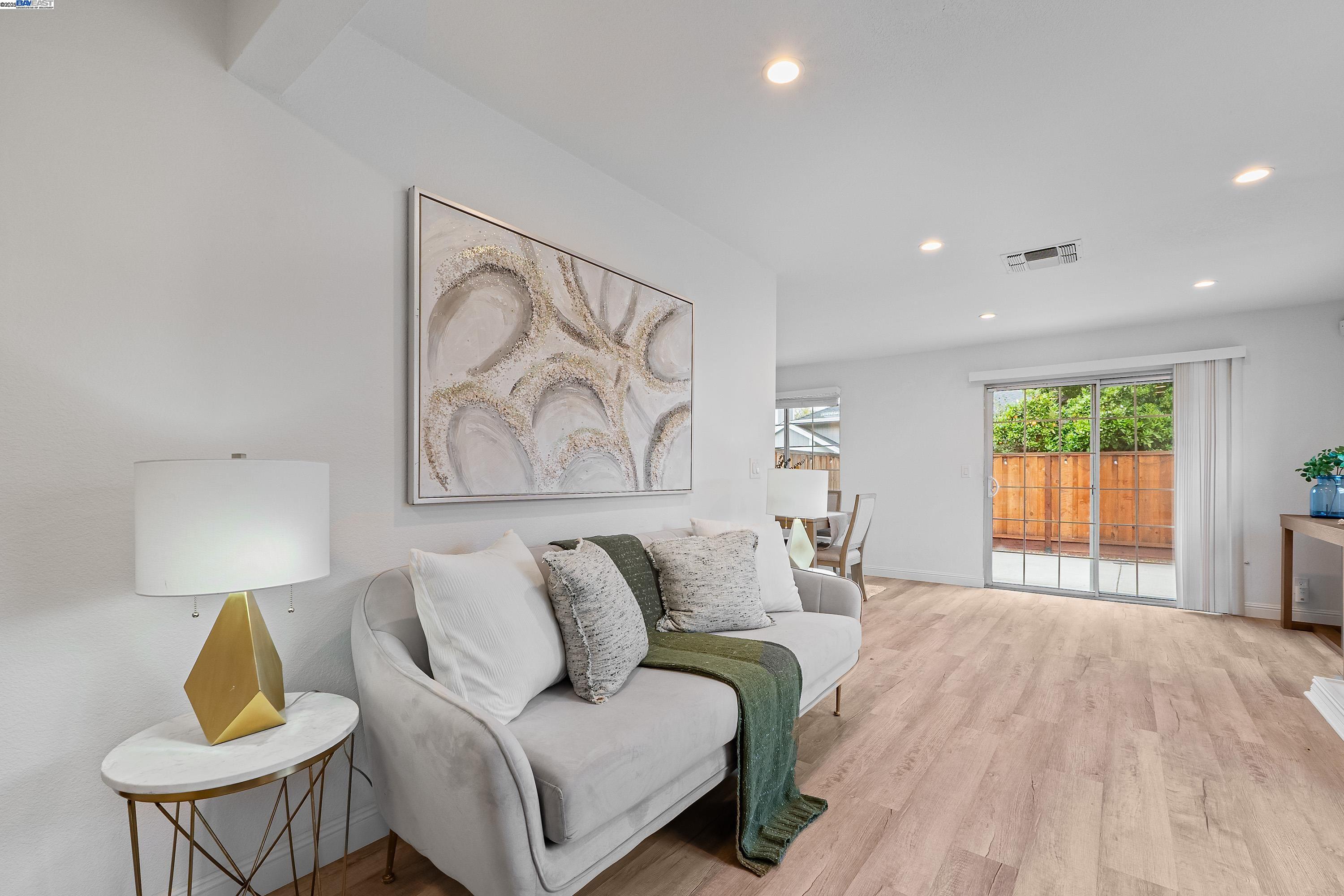 Detail Gallery Image 8 of 40 For 238 Mavis Dr, Pleasanton,  CA 94566 - 3 Beds | 2/1 Baths