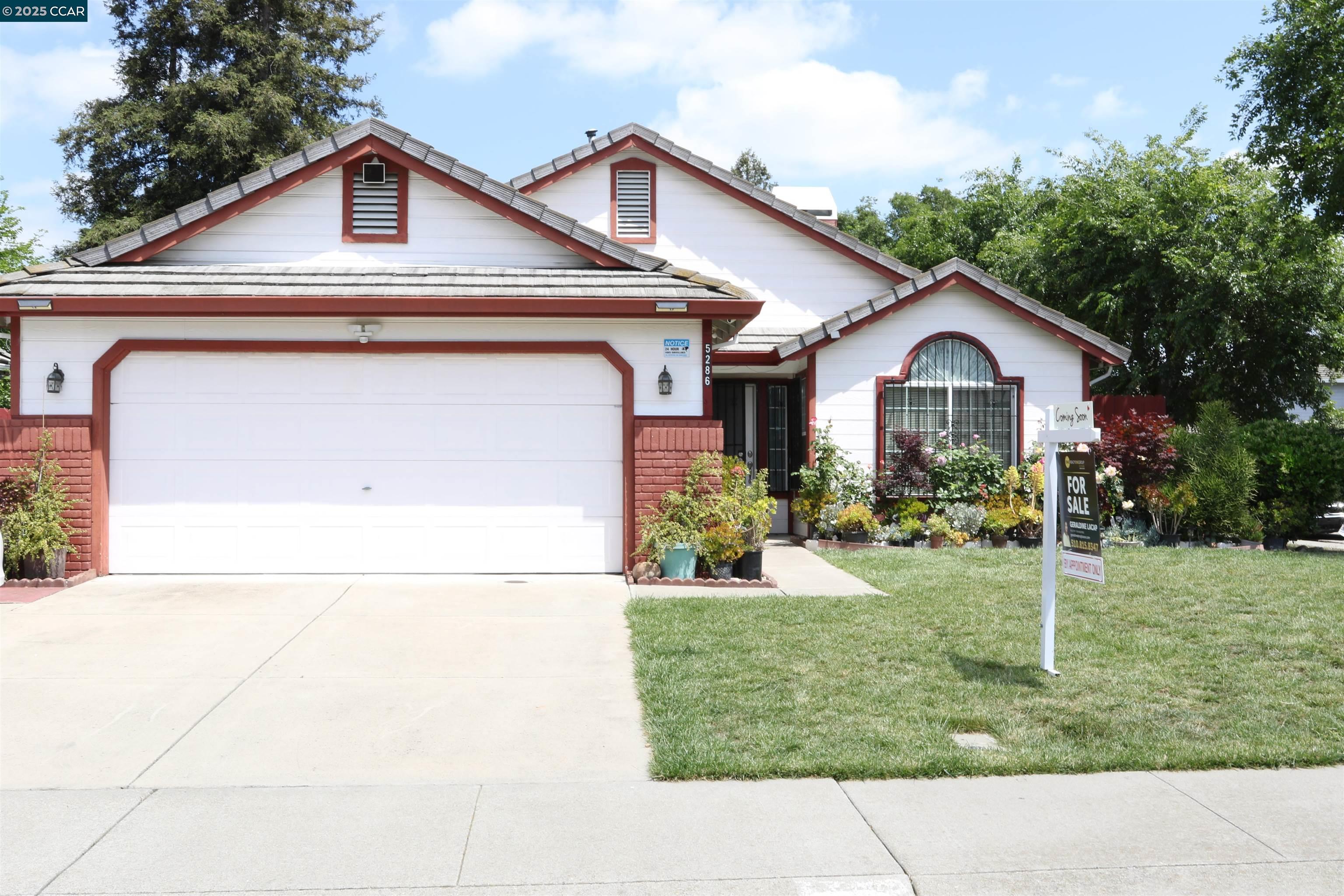 Detail Gallery Image 1 of 41 For 5286 Barbados Cir, Stockton,  CA 95210 - 3 Beds | 2 Baths