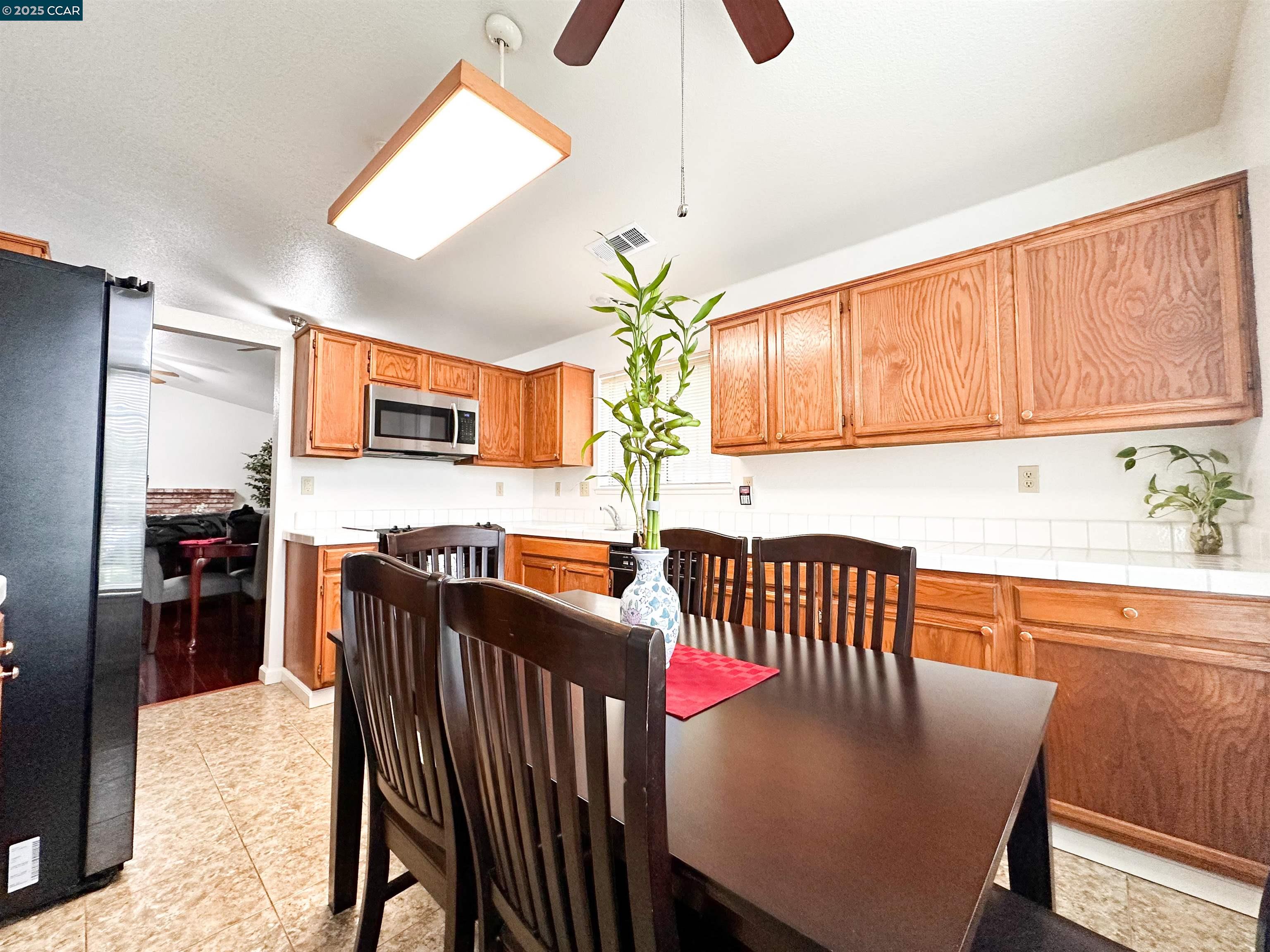Detail Gallery Image 10 of 41 For 5286 Barbados Cir, Stockton,  CA 95210 - 3 Beds | 2 Baths