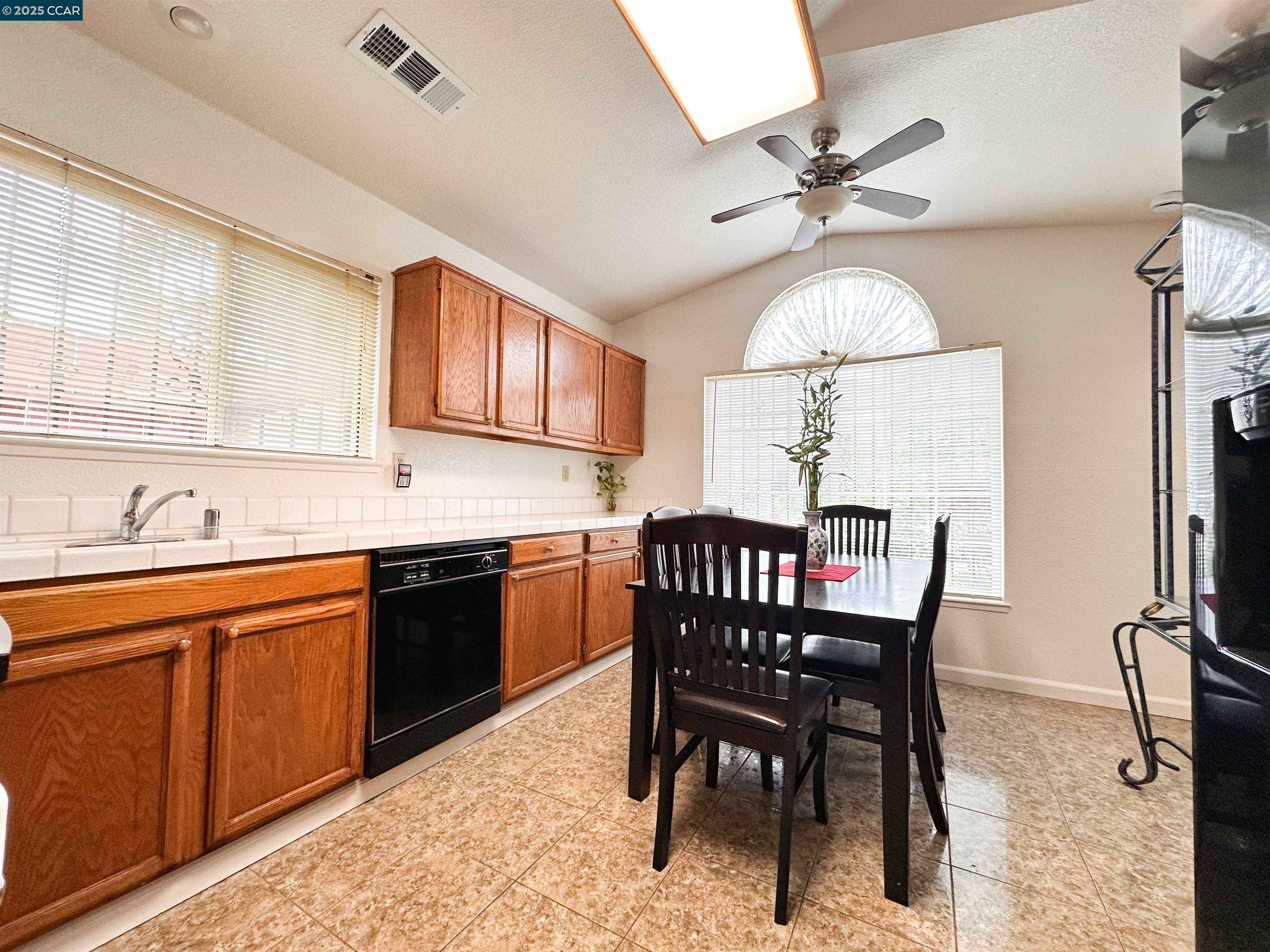 Detail Gallery Image 12 of 41 For 5286 Barbados Cir, Stockton,  CA 95210 - 3 Beds | 2 Baths