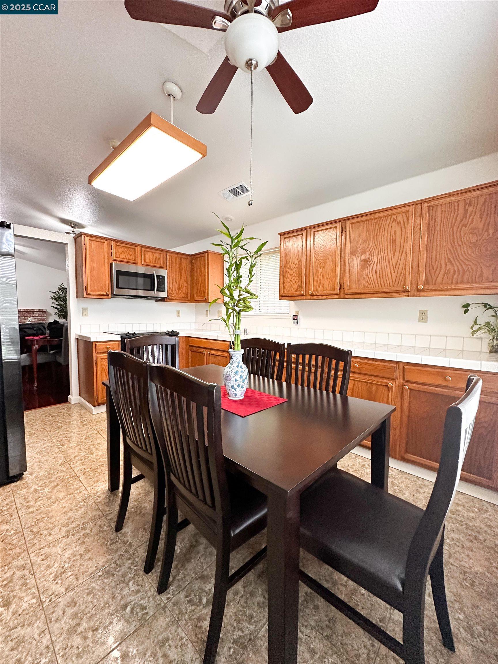 Detail Gallery Image 13 of 41 For 5286 Barbados Cir, Stockton,  CA 95210 - 3 Beds | 2 Baths