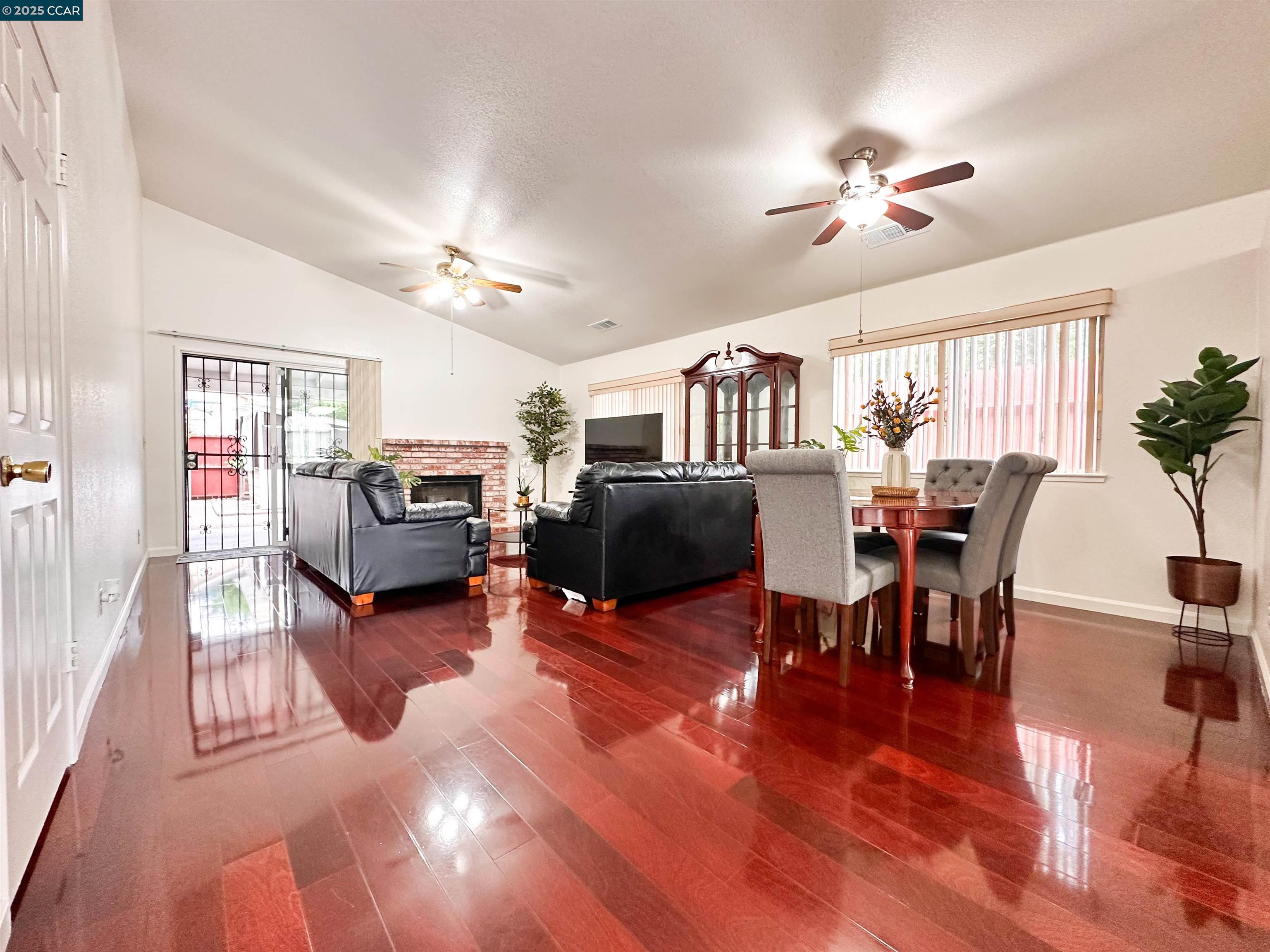 Detail Gallery Image 5 of 41 For 5286 Barbados Cir, Stockton,  CA 95210 - 3 Beds | 2 Baths