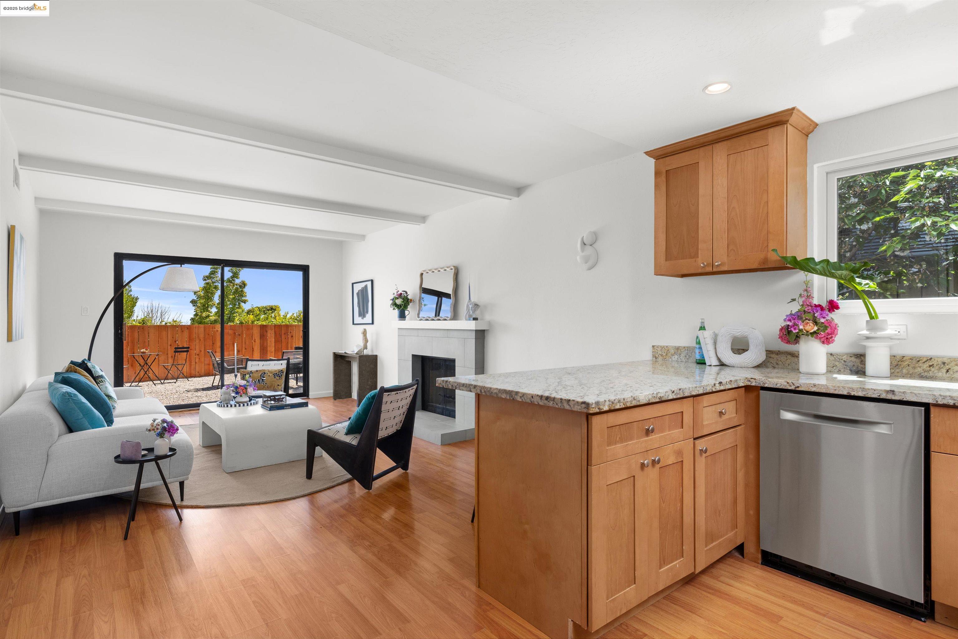 Detail Gallery Image 12 of 59 For 115 Valleyview Way, South San Francisco,  CA 94080 - 4 Beds | 2/1 Baths