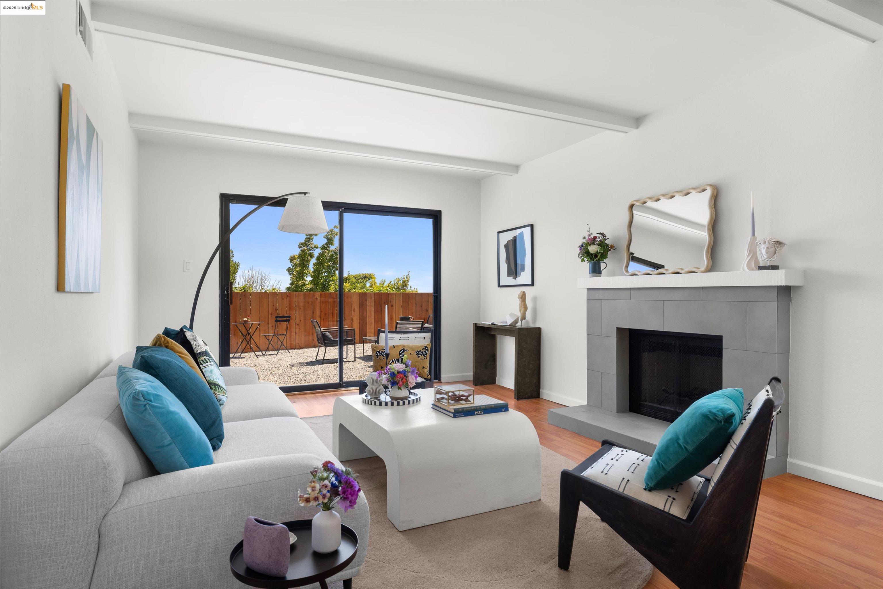Detail Gallery Image 13 of 59 For 115 Valleyview Way, South San Francisco,  CA 94080 - 4 Beds | 2/1 Baths