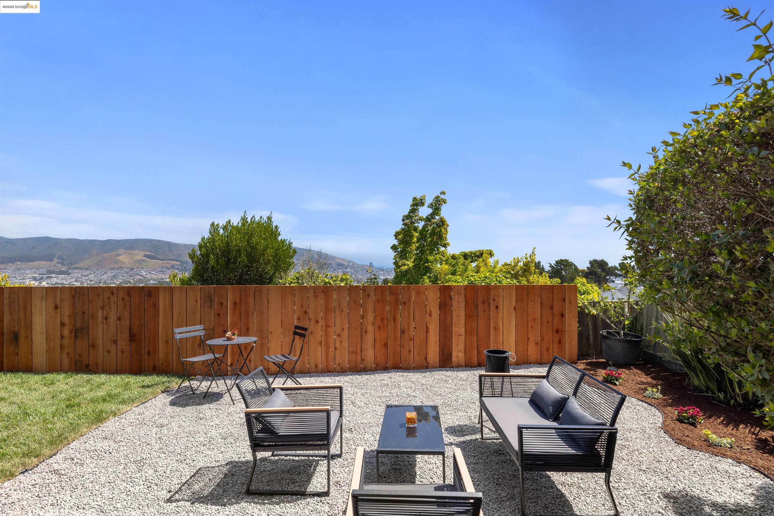 Detail Gallery Image 16 of 59 For 115 Valleyview Way, South San Francisco,  CA 94080 - 4 Beds | 2/1 Baths