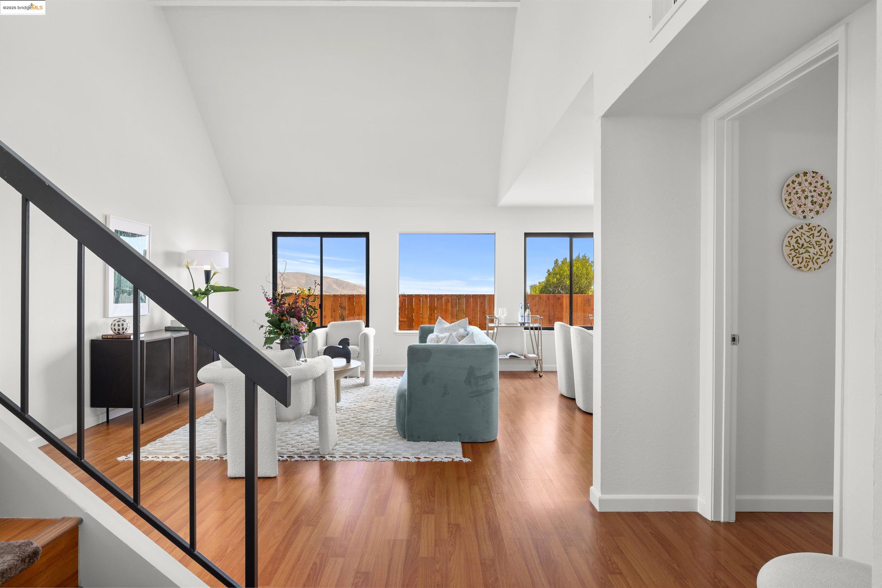 Detail Gallery Image 3 of 59 For 115 Valleyview Way, South San Francisco,  CA 94080 - 4 Beds | 2/1 Baths