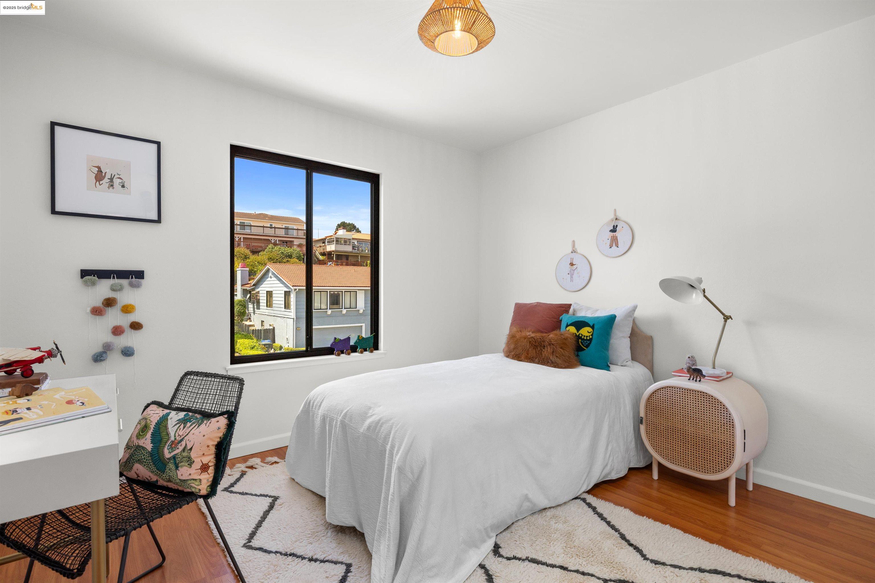 Detail Gallery Image 31 of 59 For 115 Valleyview Way, South San Francisco,  CA 94080 - 4 Beds | 2/1 Baths