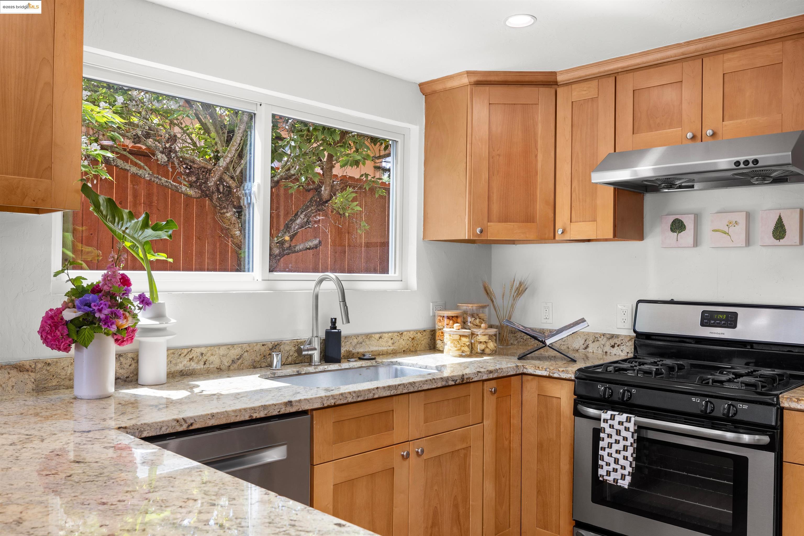 Detail Gallery Image 51 of 59 For 115 Valleyview Way, South San Francisco,  CA 94080 - 4 Beds | 2/1 Baths