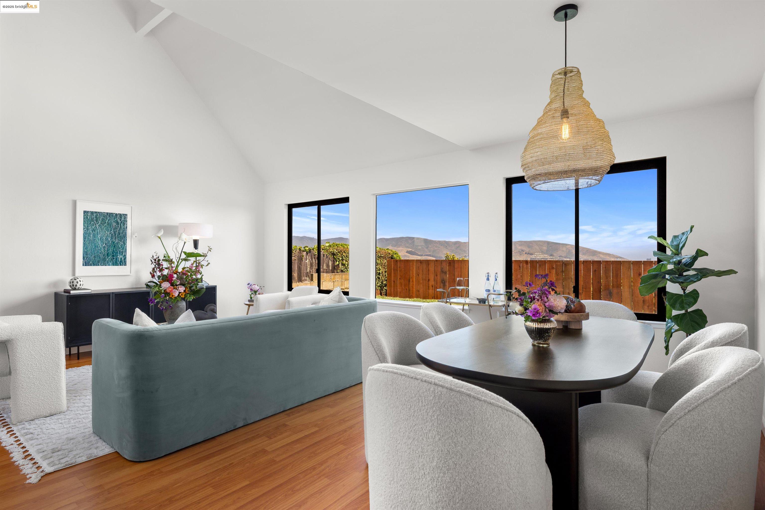 Detail Gallery Image 7 of 59 For 115 Valleyview Way, South San Francisco,  CA 94080 - 4 Beds | 2/1 Baths