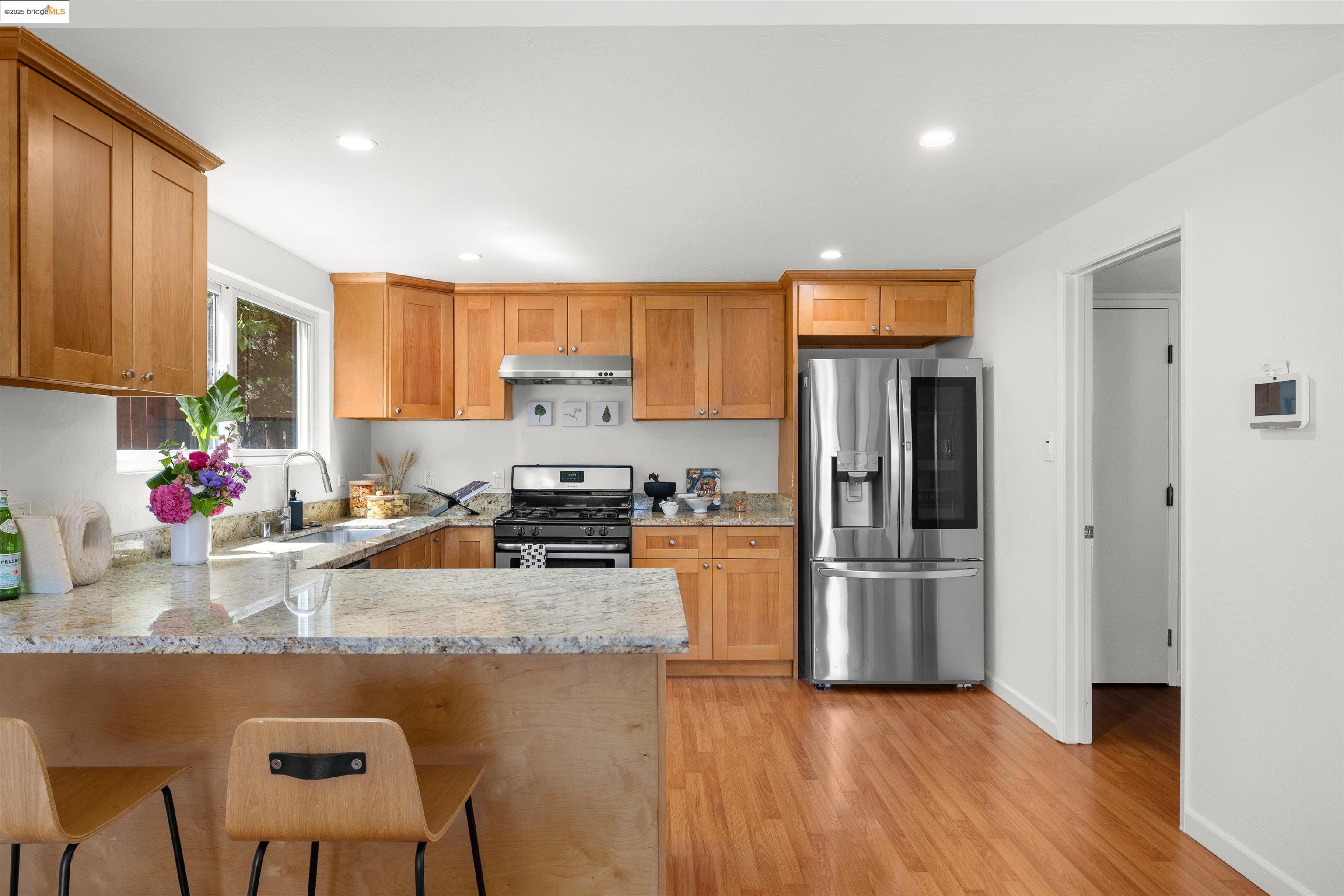 Detail Gallery Image 10 of 59 For 115 Valleyview Way, South San Francisco,  CA 94080 - 4 Beds | 2/1 Baths