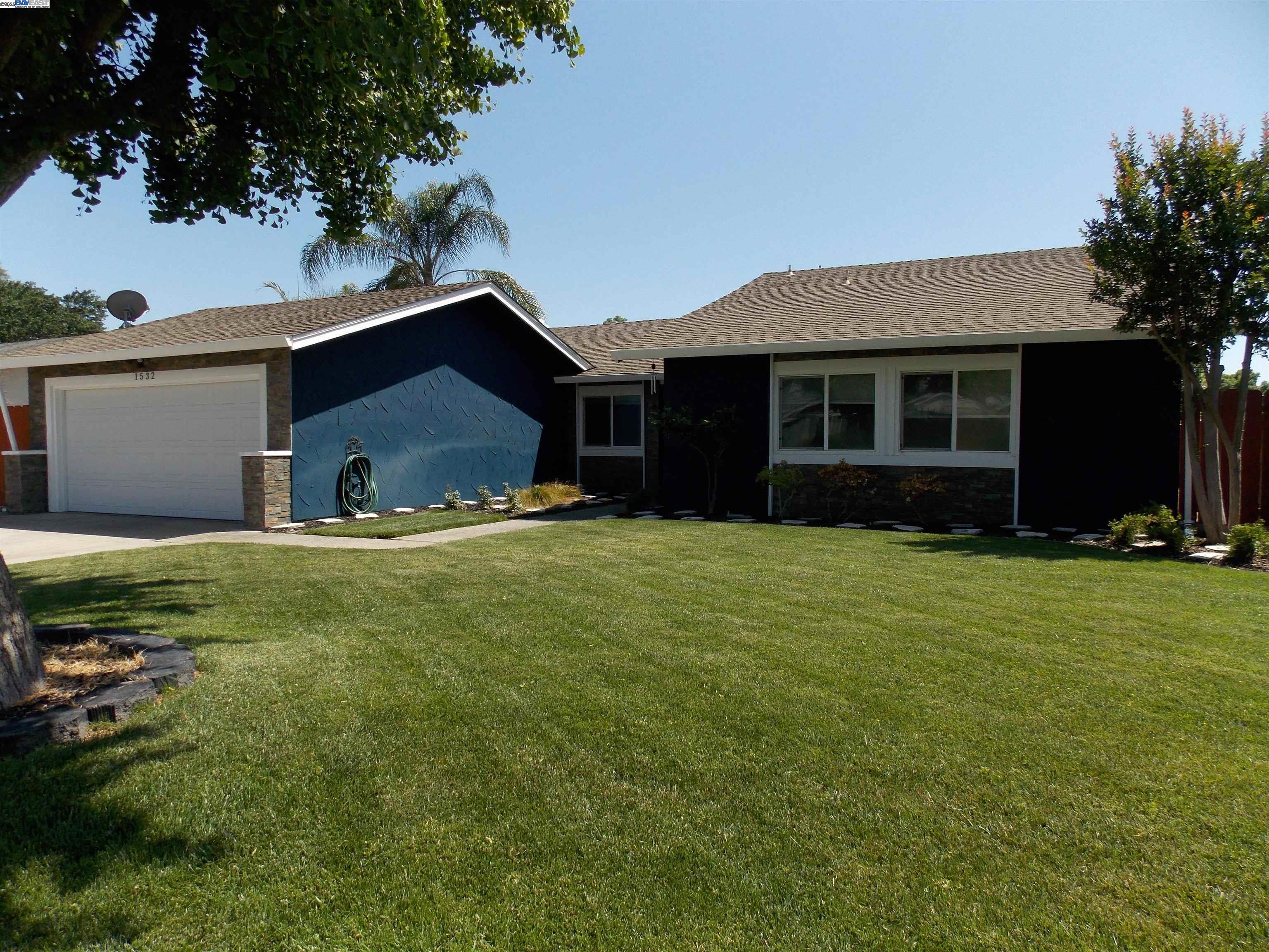 Detail Gallery Image 2 of 19 For 1532 Mable Ave, Modesto,  CA 95355 - 4 Beds | 2 Baths