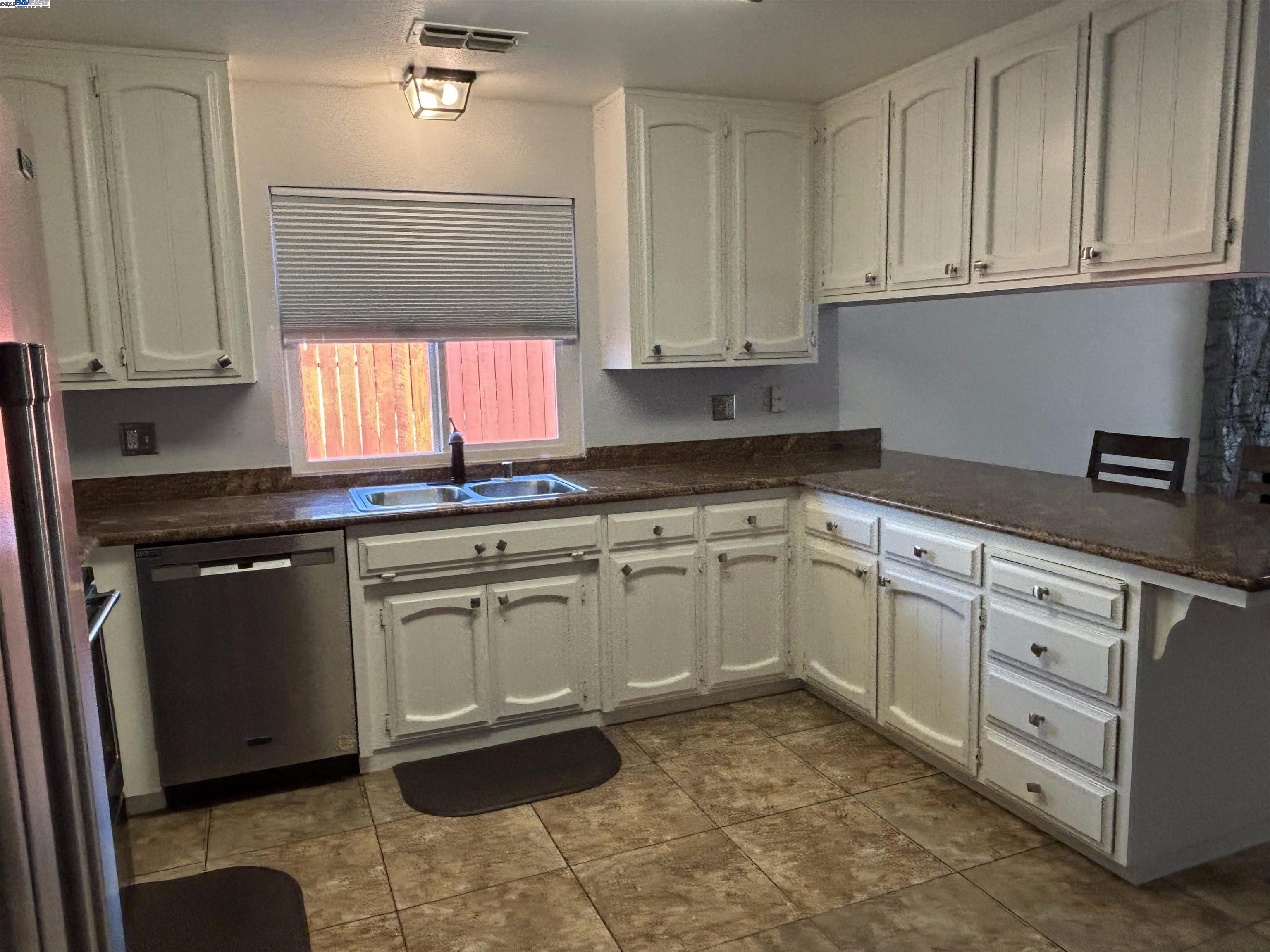 Detail Gallery Image 6 of 19 For 1532 Mable Ave, Modesto,  CA 95355 - 4 Beds | 2 Baths
