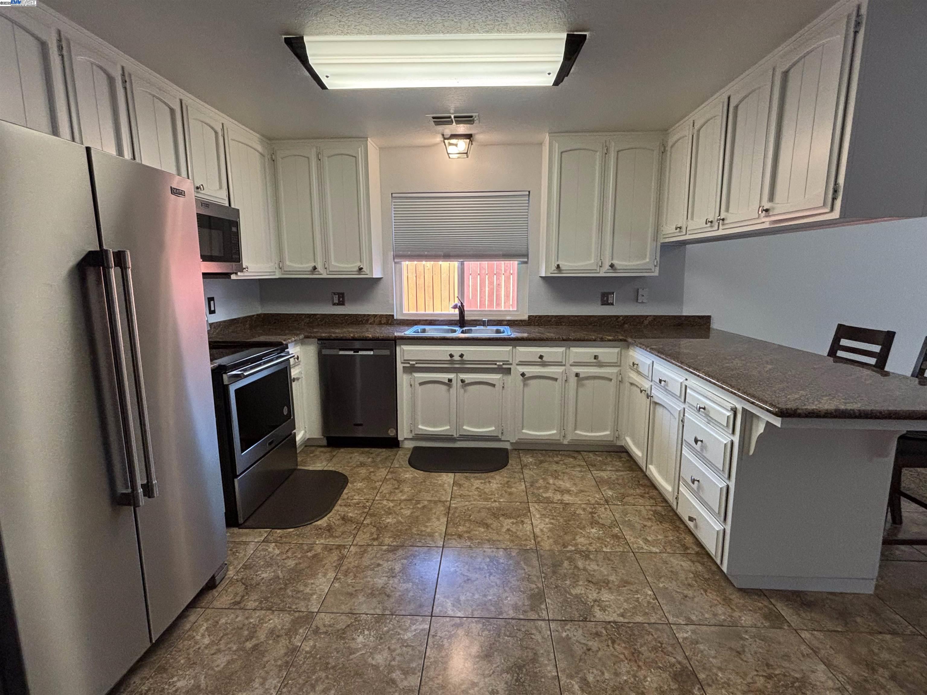 Detail Gallery Image 8 of 19 For 1532 Mable Ave, Modesto,  CA 95355 - 4 Beds | 2 Baths