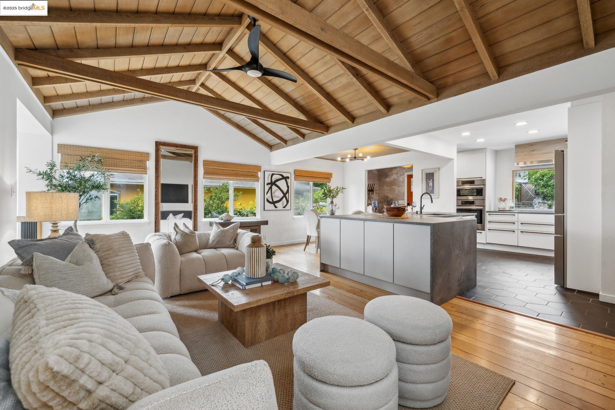 Detail Gallery Image 15 of 59 For 6951 Chambers Dr, Oakland,  CA 94611 - 6 Beds | 3 Baths