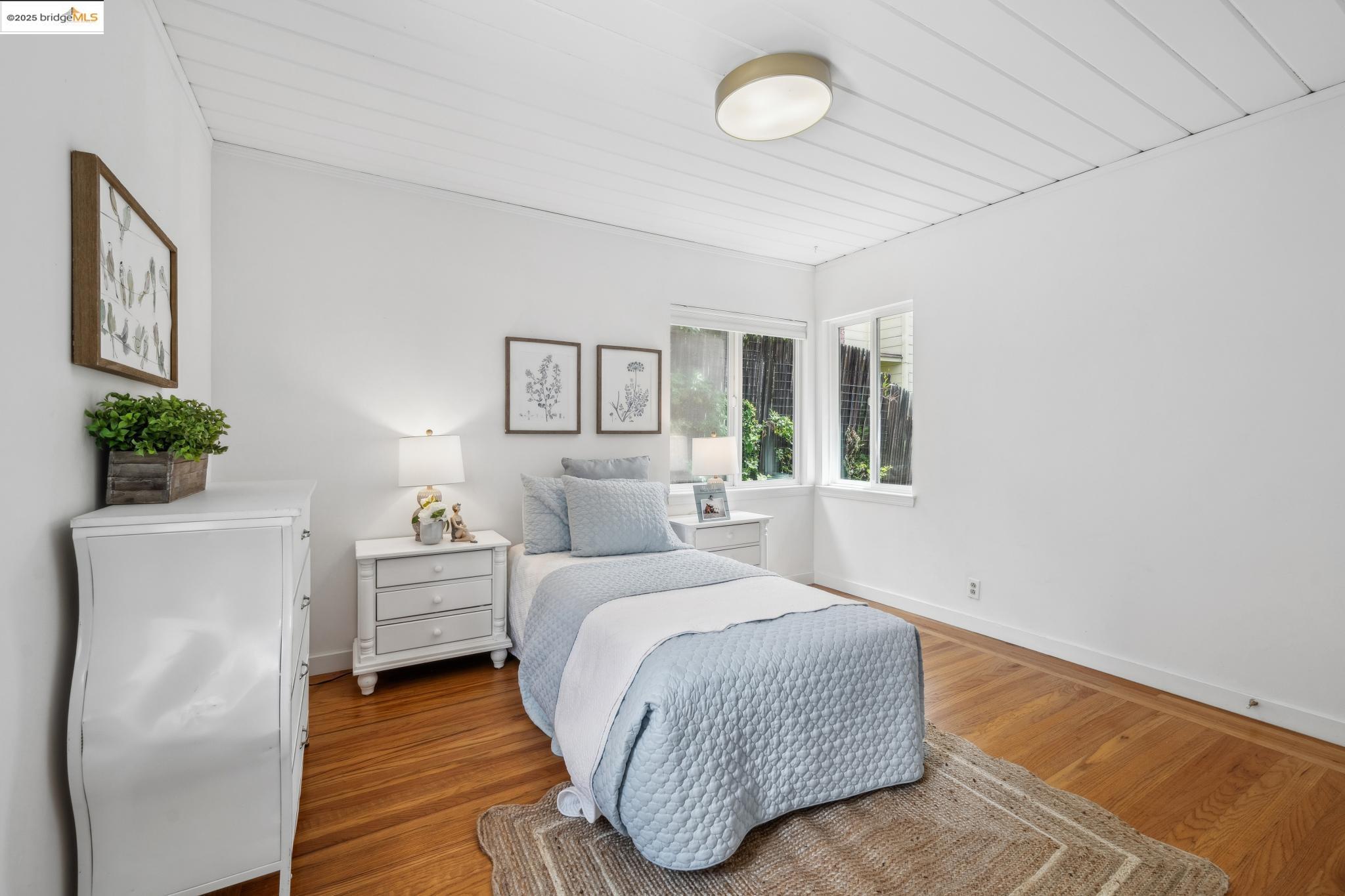 Detail Gallery Image 22 of 59 For 6951 Chambers Dr, Oakland,  CA 94611 - 6 Beds | 3 Baths