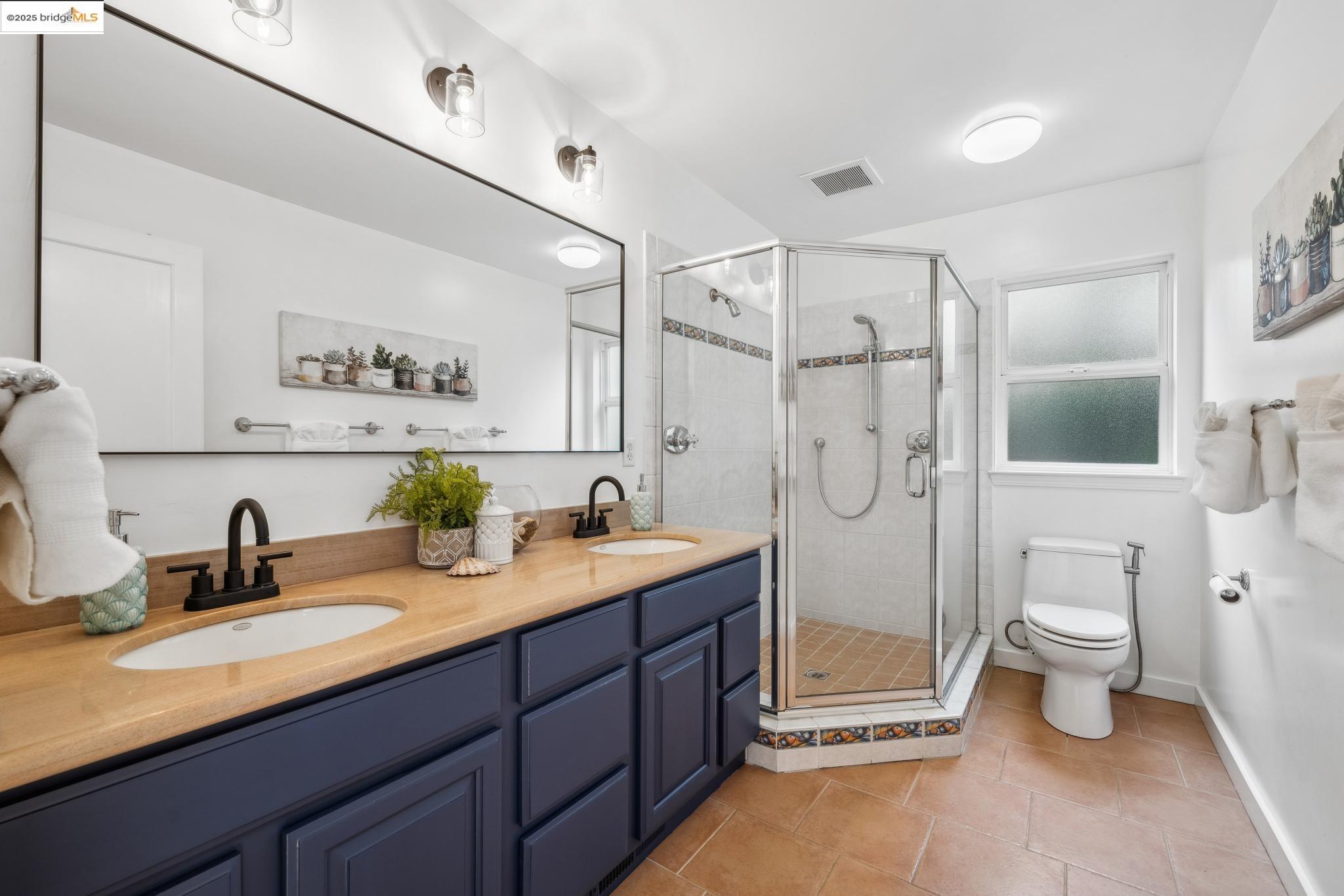 Detail Gallery Image 24 of 59 For 6951 Chambers Dr, Oakland,  CA 94611 - 6 Beds | 3 Baths