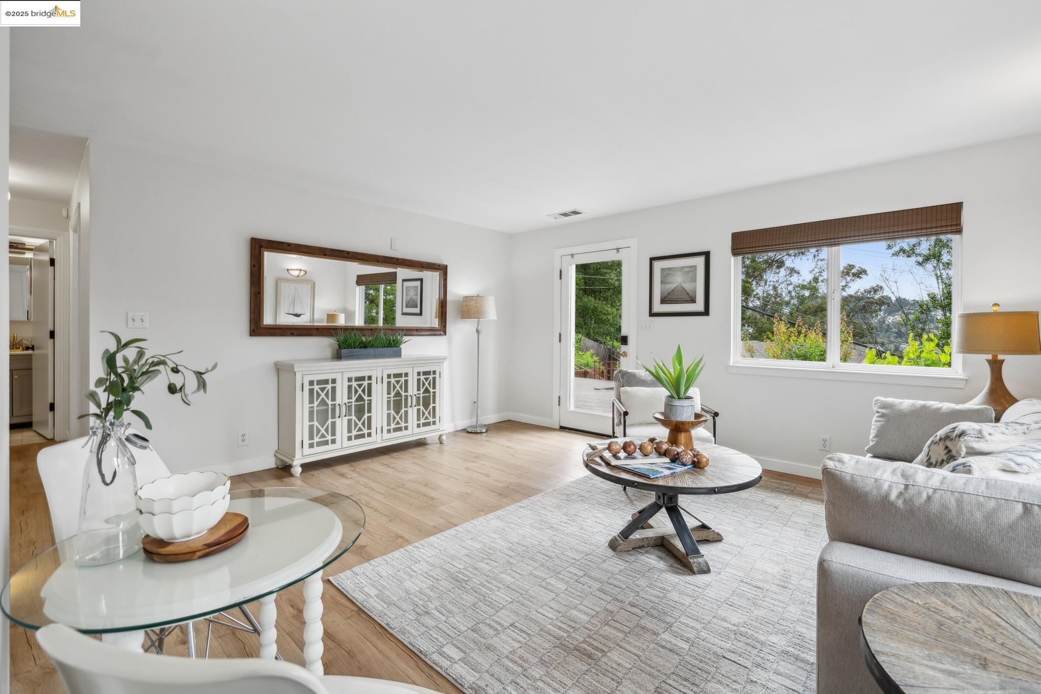 Detail Gallery Image 34 of 59 For 6951 Chambers Dr, Oakland,  CA 94611 - 6 Beds | 3 Baths