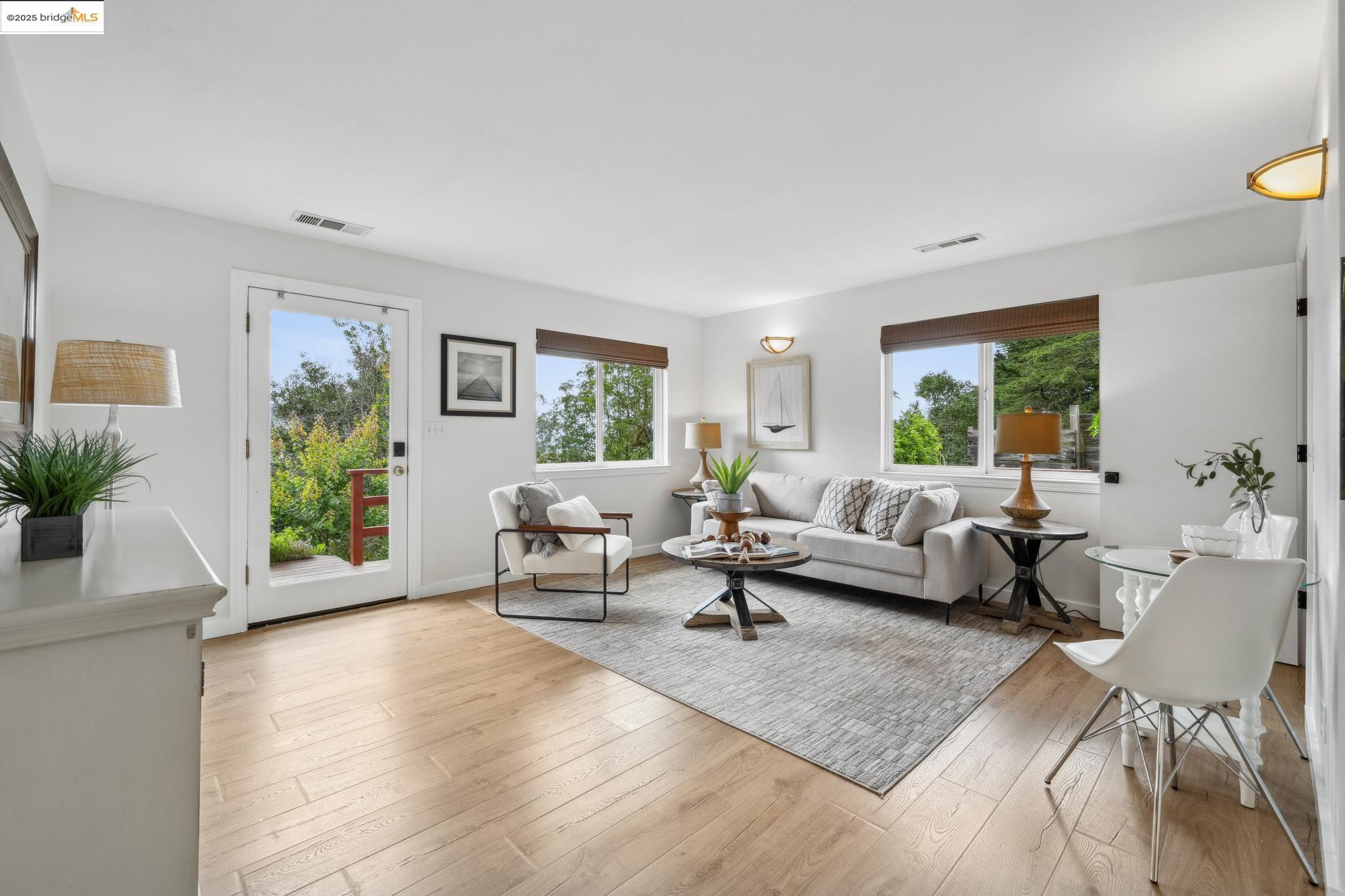 Detail Gallery Image 35 of 59 For 6951 Chambers Dr, Oakland,  CA 94611 - 6 Beds | 3 Baths
