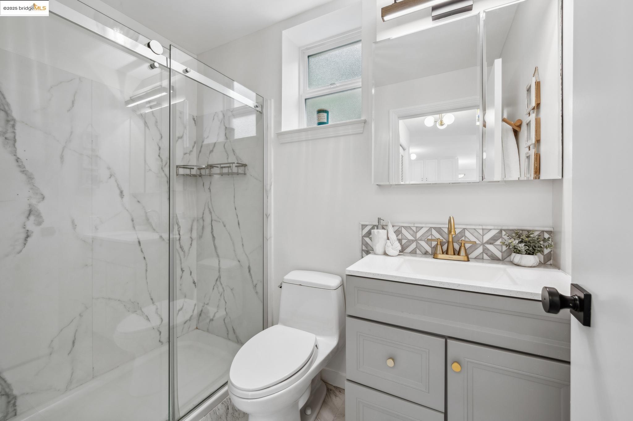 Detail Gallery Image 40 of 59 For 6951 Chambers Dr, Oakland,  CA 94611 - 6 Beds | 3 Baths